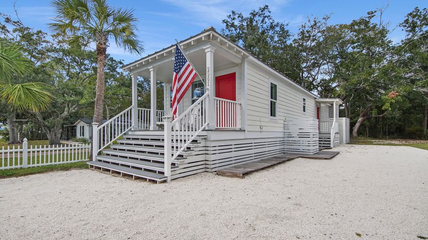 2 BR/1BA Beautiful & Charming Cottage directly across from Walton County Grady Brown Park.  View Choctawhatchee Bay from your front porch. Walk across the road and enjoy swimming, fishing, boating or just relaxing.  This Cottage comes fully furnished with all utilities included in the rent.  Yard Maintenance, internet & cable are also included. ''Gateway to South Walton'' with easy access to shopping and dining.
