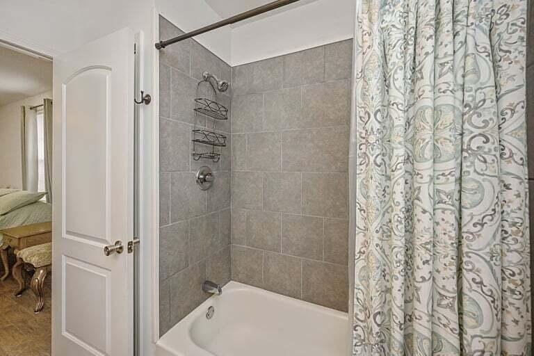 WYSTERIA MANOR - Residential