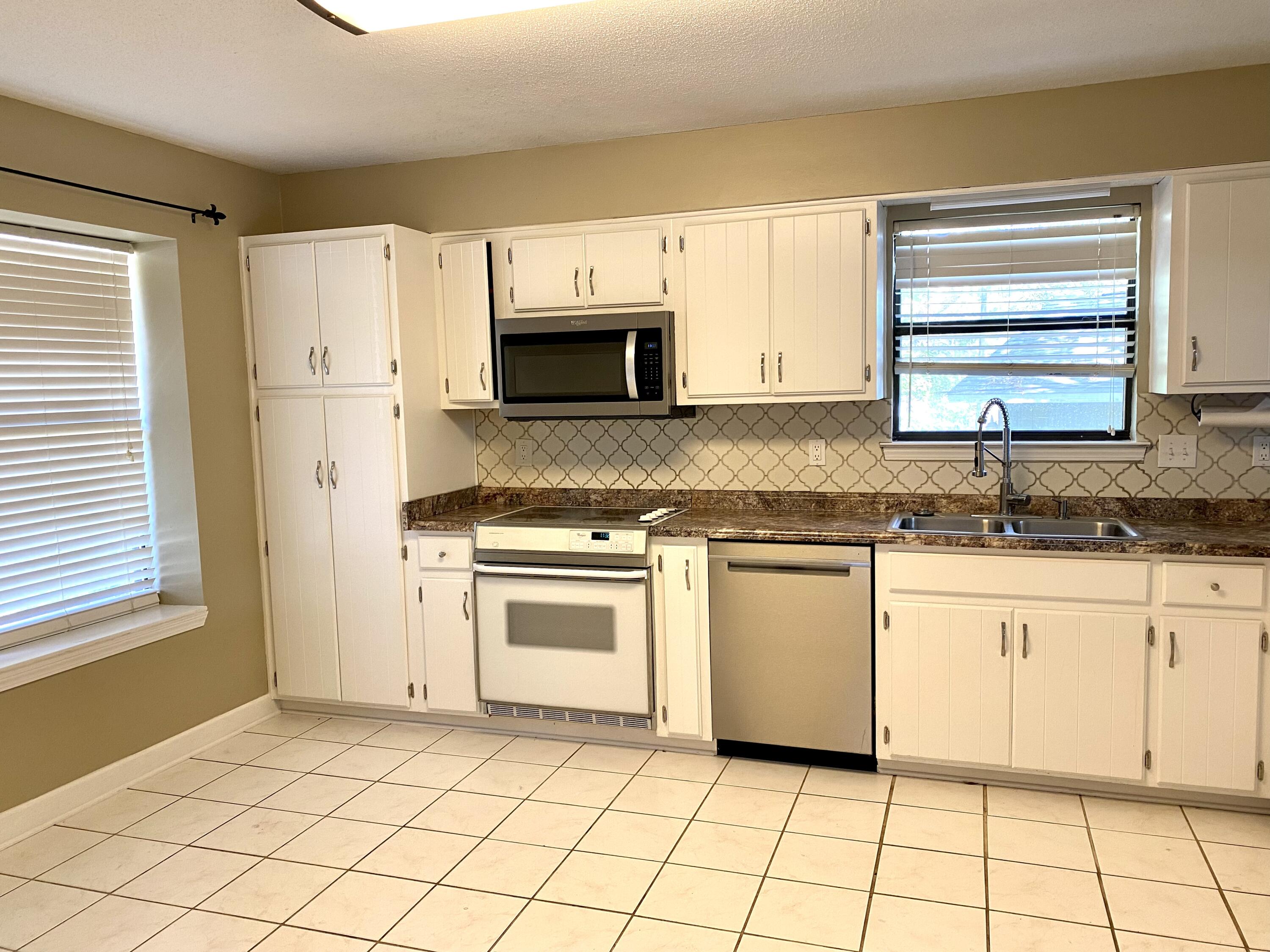 CREEKSIDE 4 - Residential Lease