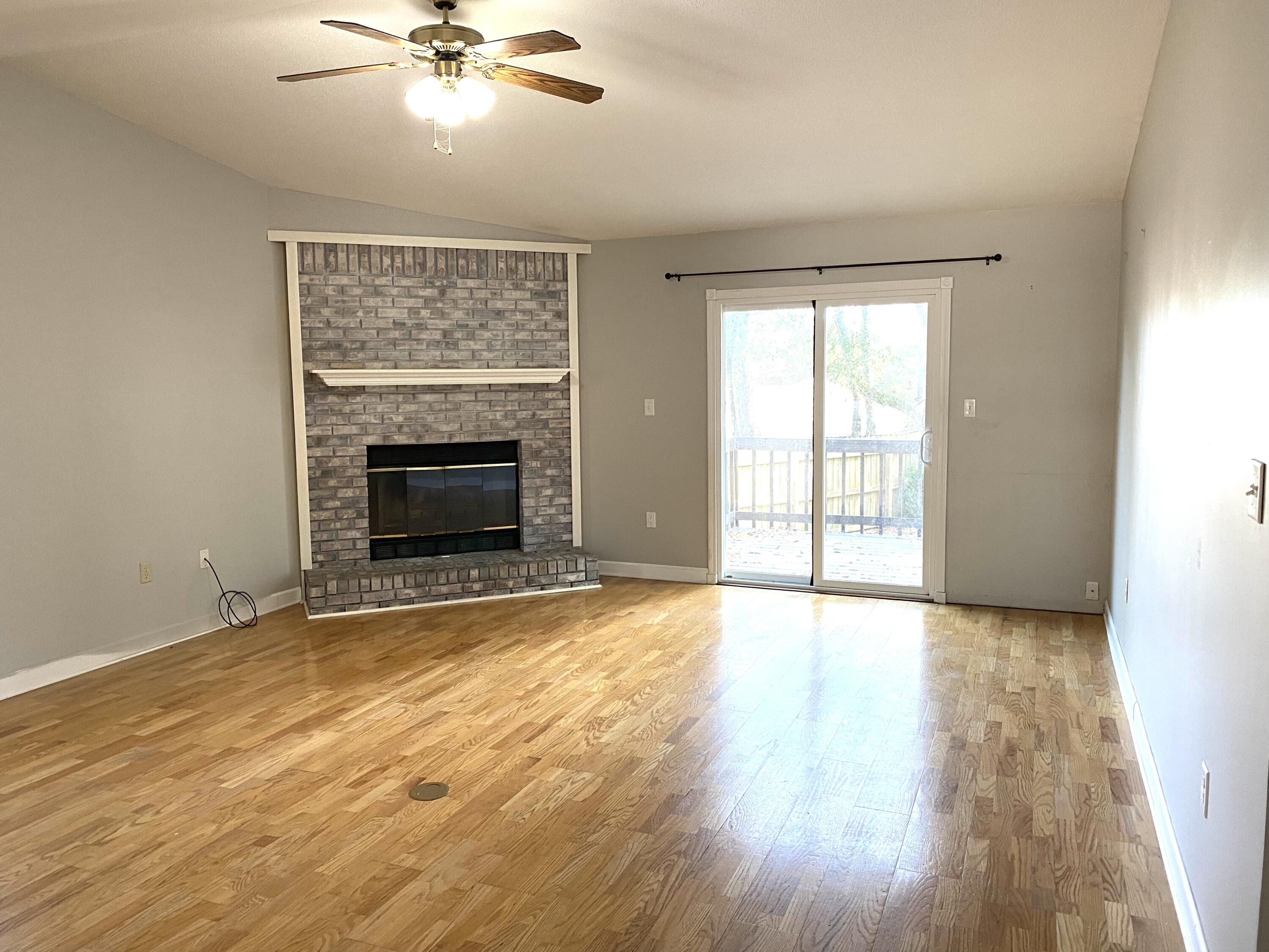 CREEKSIDE 4 - Residential Lease