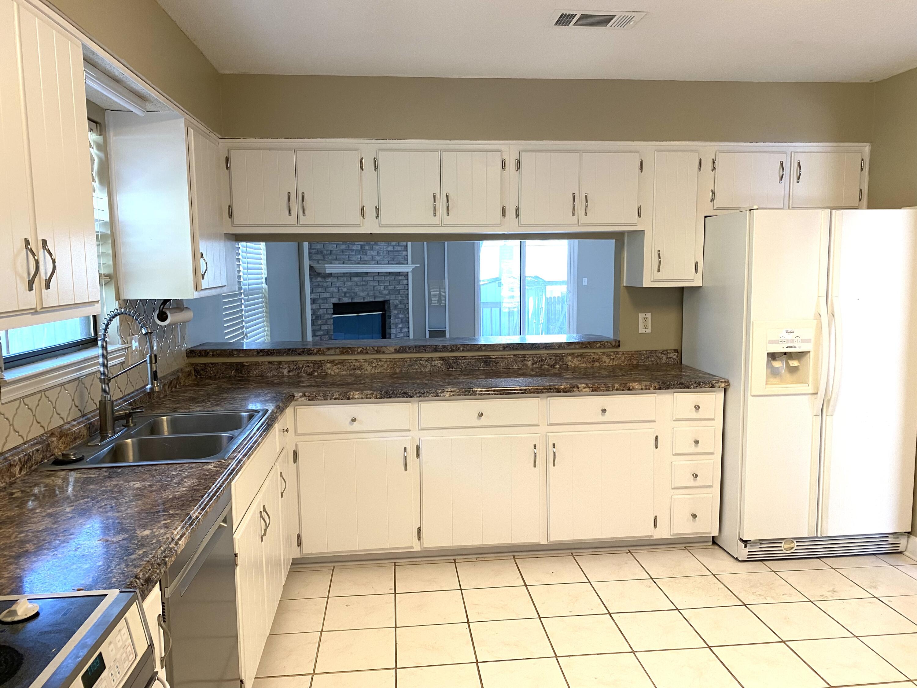 CREEKSIDE 4 - Residential Lease