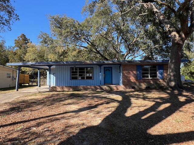 Built in the late 50's, this Auction REO home has a huge floor plan with just over 1700sf. Home rests within just a few miles to most all things Milton including schools, businesses, and downtown. Home has 3 bedrooms, 2 baths with sunken living room with fireplace and separate living space. Home will not qualify for typical financing, though there are loan types available that could be used for financing. Home is being sold via Auction with 5% buyer's premium.