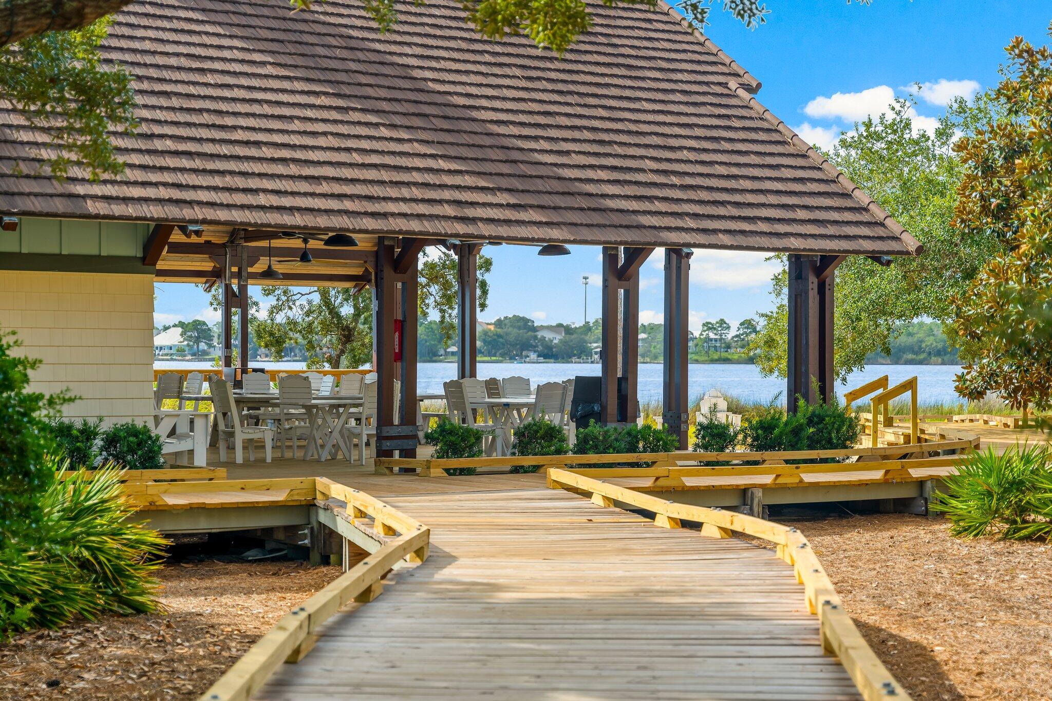 WILD HERON LAKESIDE LODGE - Residential