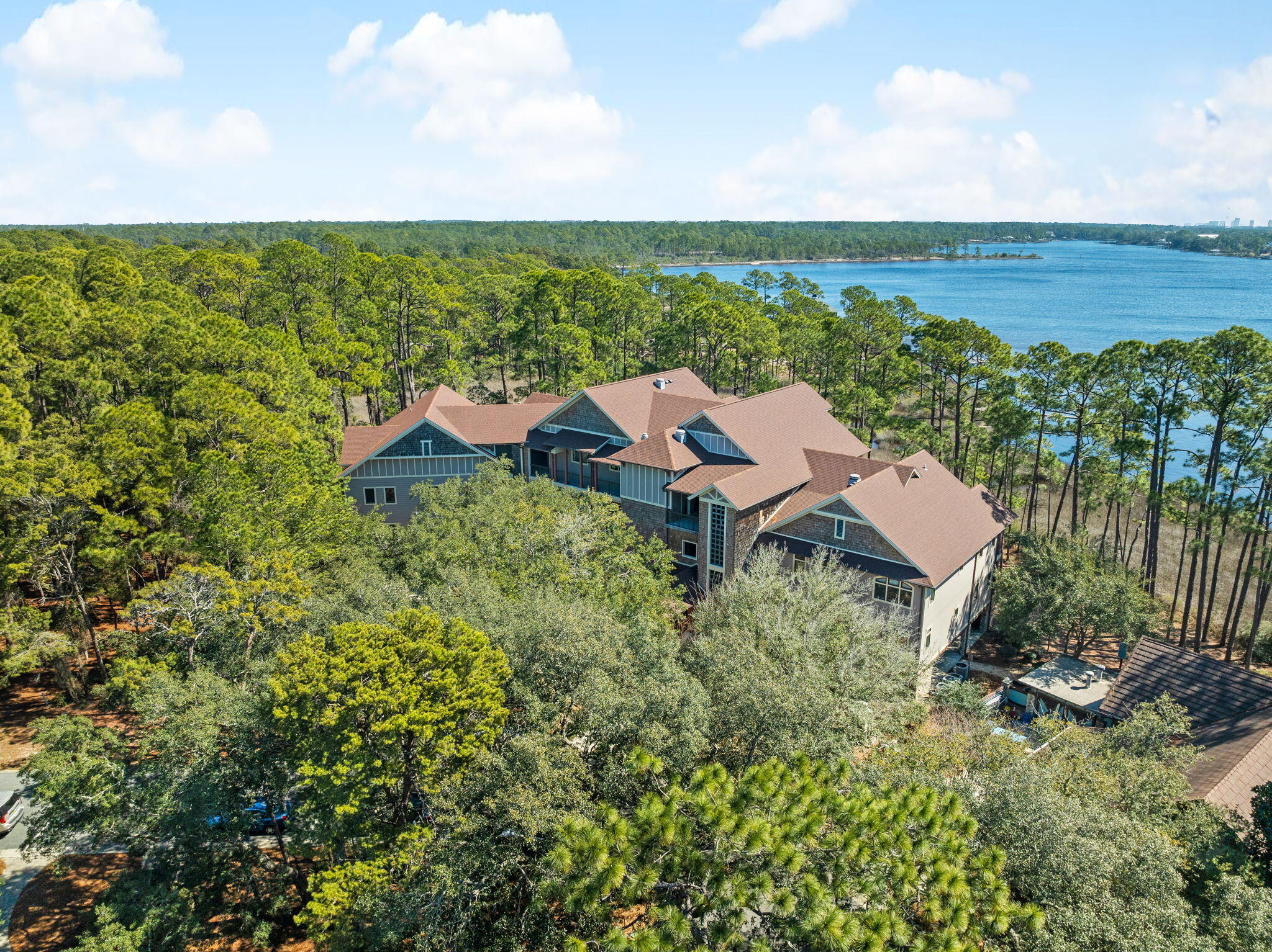 WILD HERON LAKESIDE LODGE - Residential