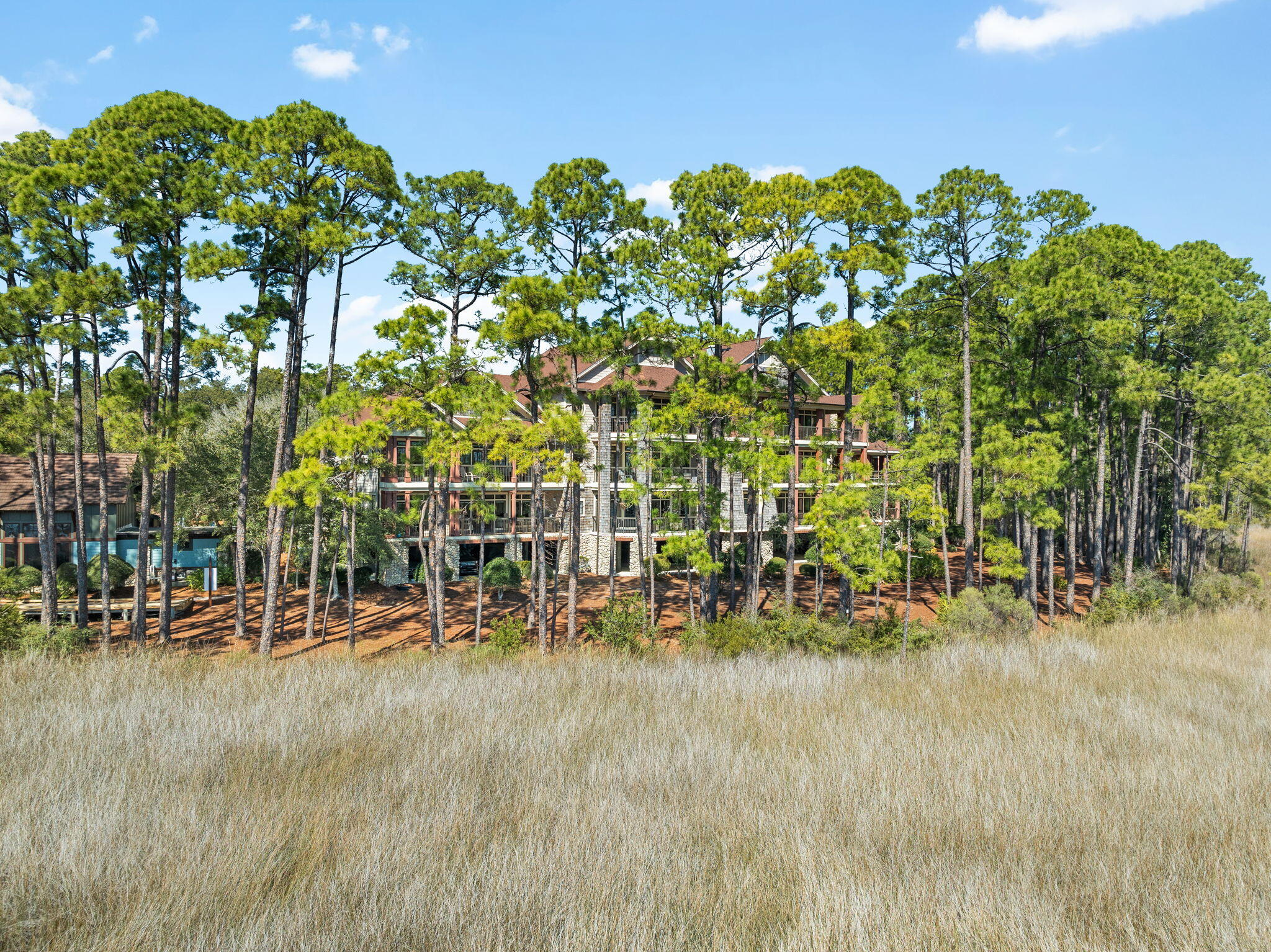 WILD HERON LAKESIDE LODGE - Residential
