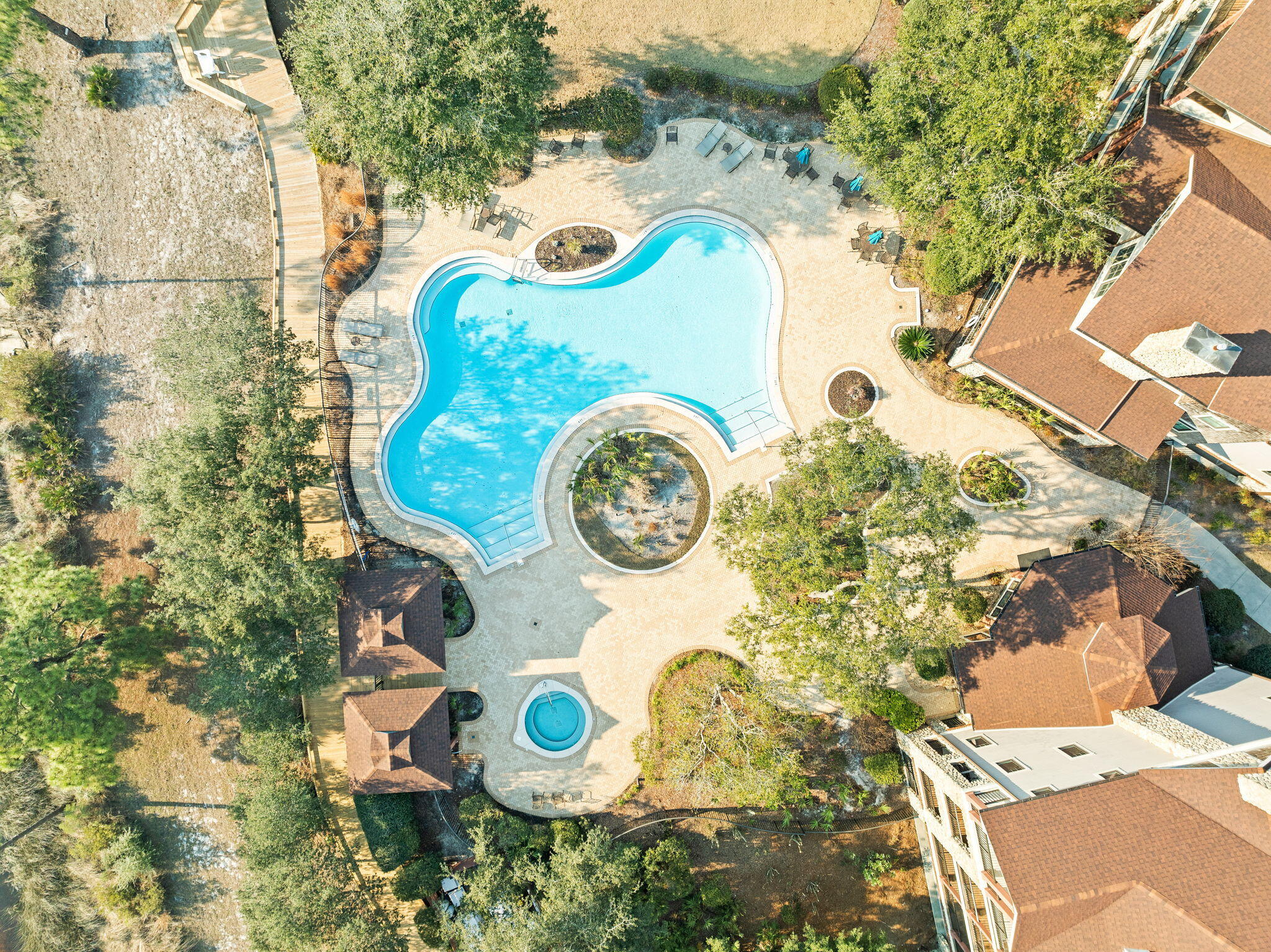 WILD HERON LAKESIDE LODGE - Residential