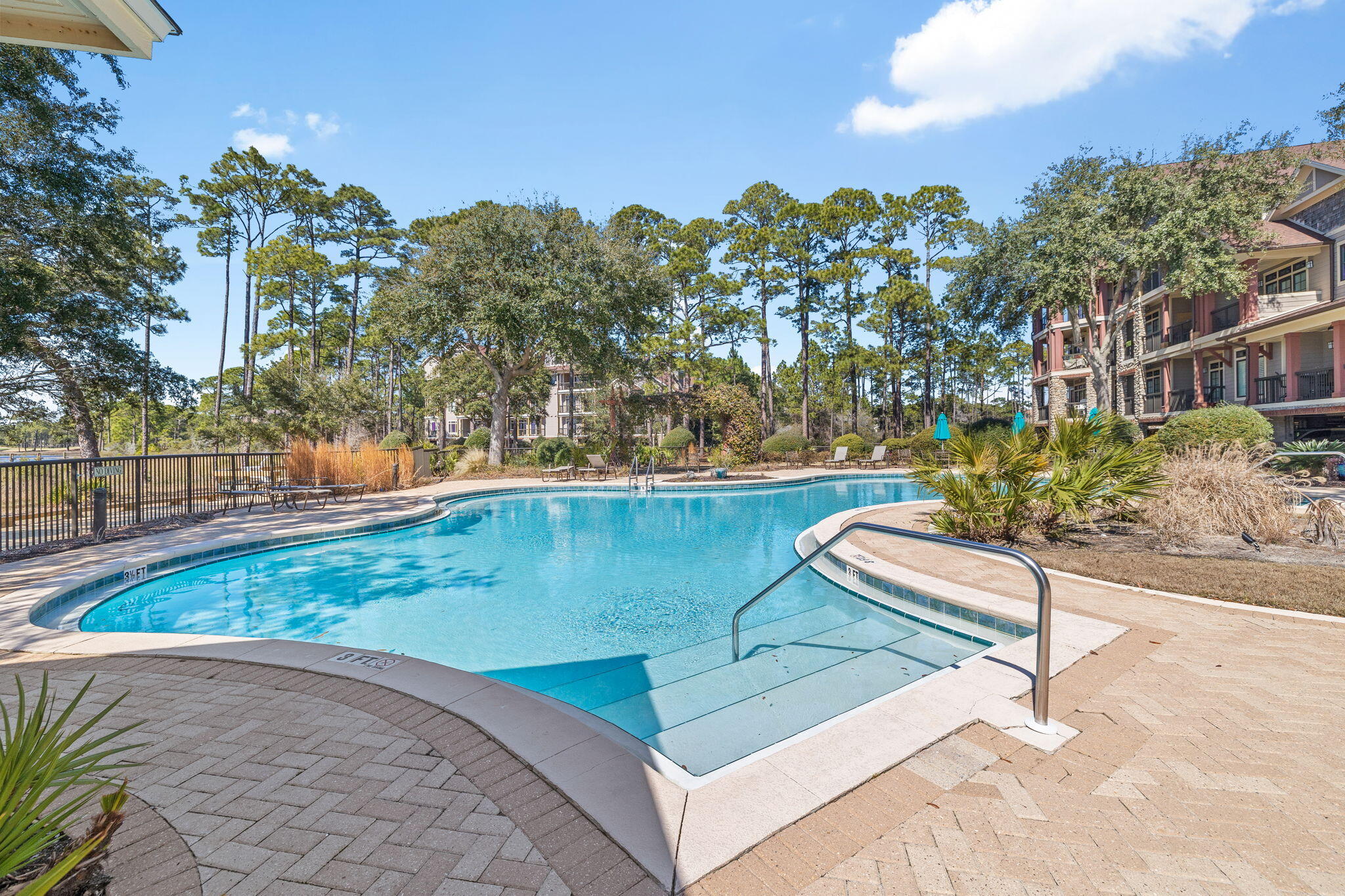 WILD HERON LAKESIDE LODGE - Residential