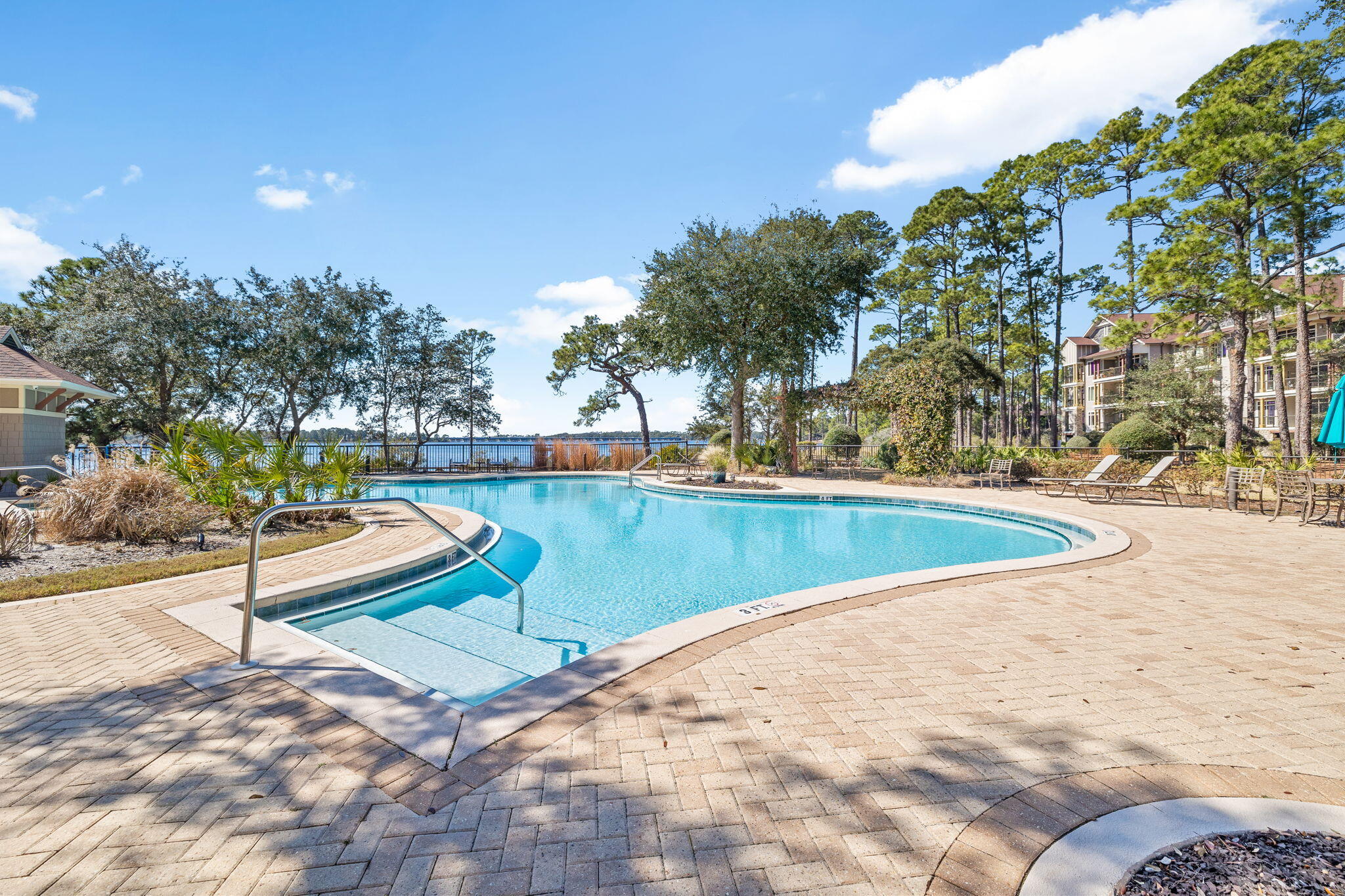 WILD HERON LAKESIDE LODGE - Residential