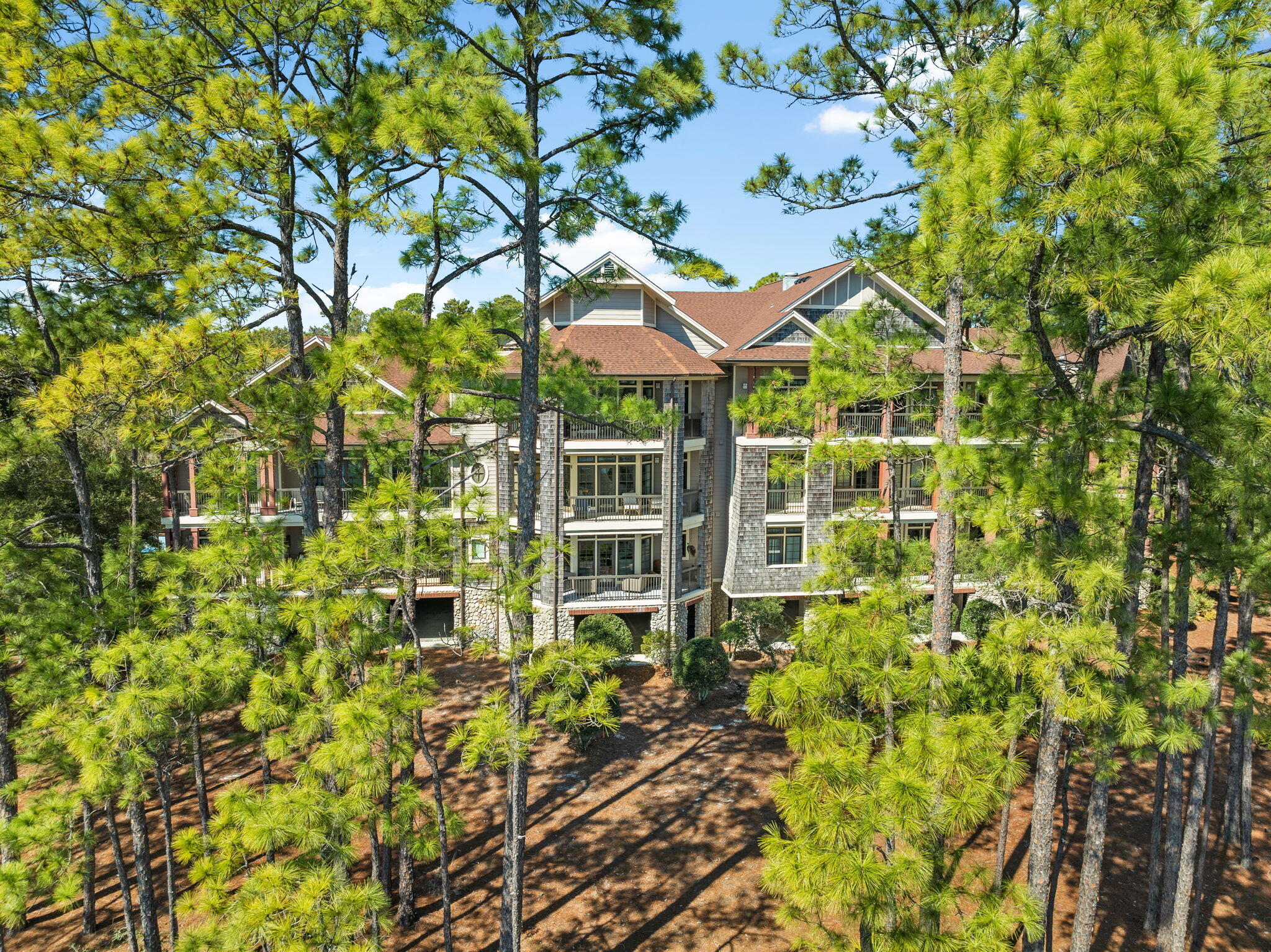 WILD HERON LAKESIDE LODGE - Residential