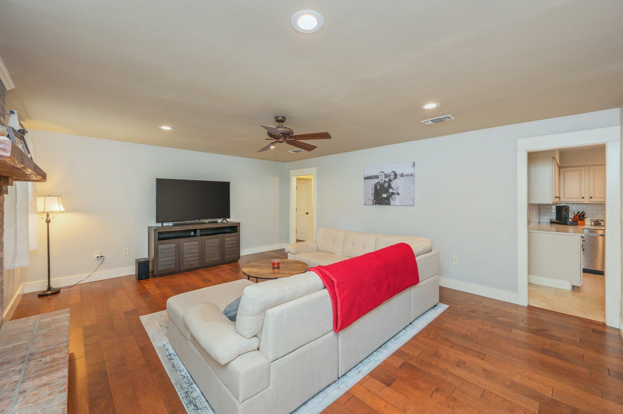 BLUEWATER BAY VILLAGE 1-B LOT 19 BLK B - Residential