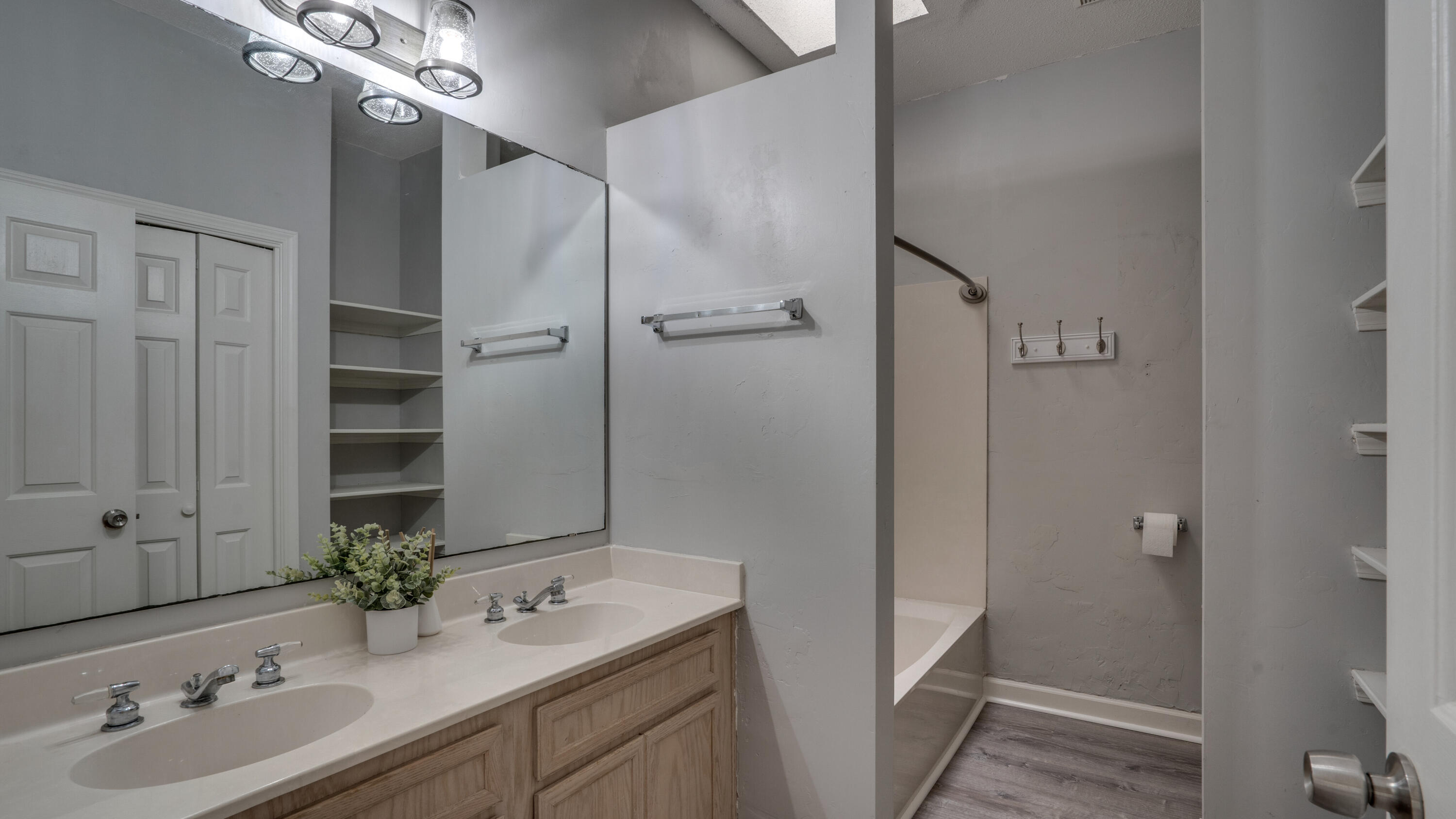 RIDGE WOOD MANOR - Residential