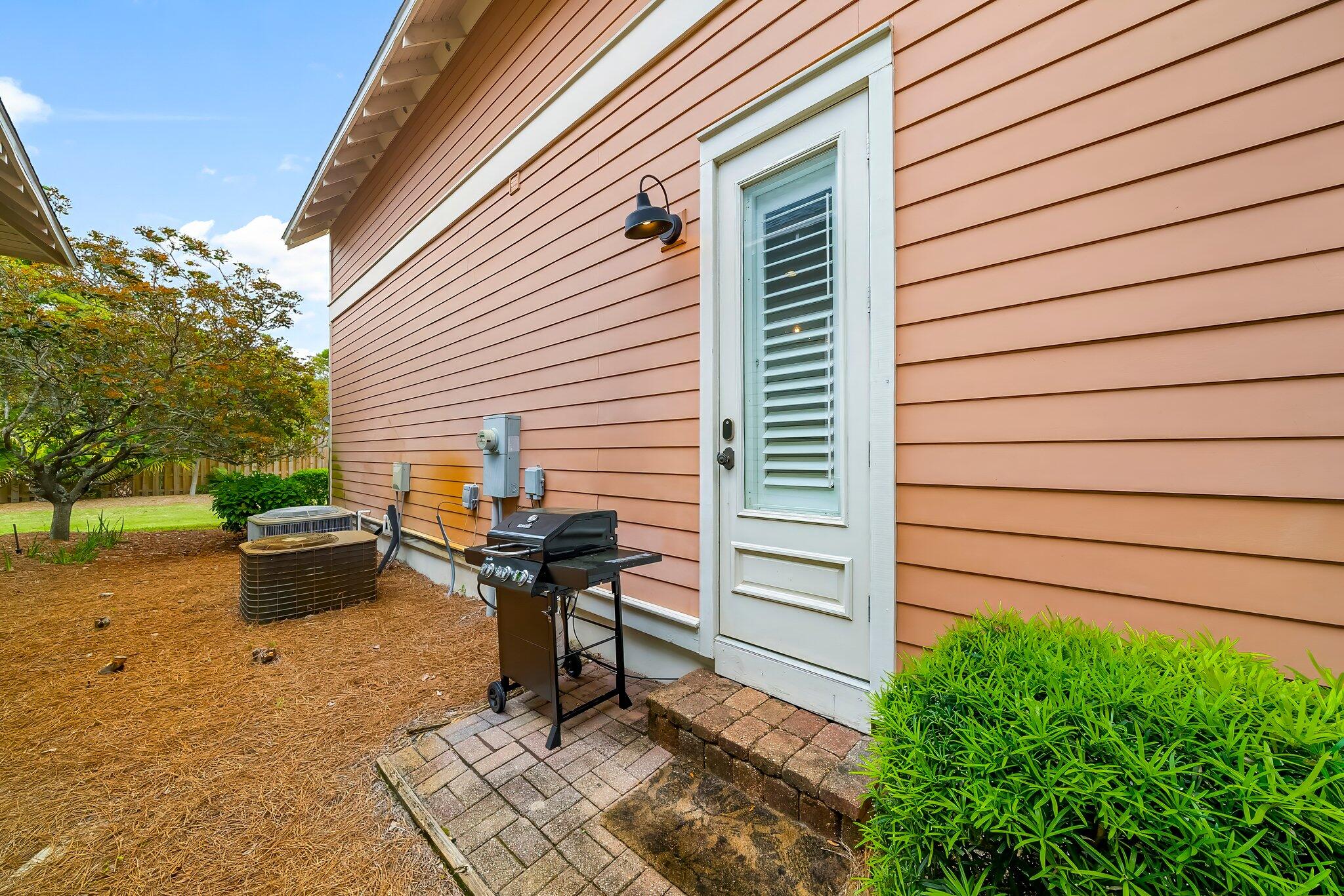 BUNGALOS AT SANDESTIN - Residential