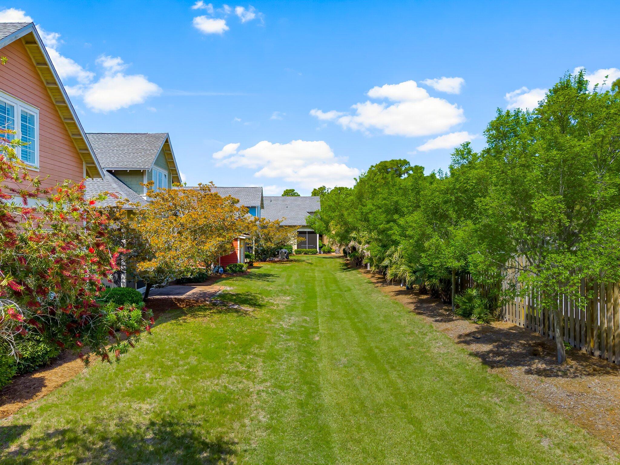 BUNGALOS AT SANDESTIN - Residential