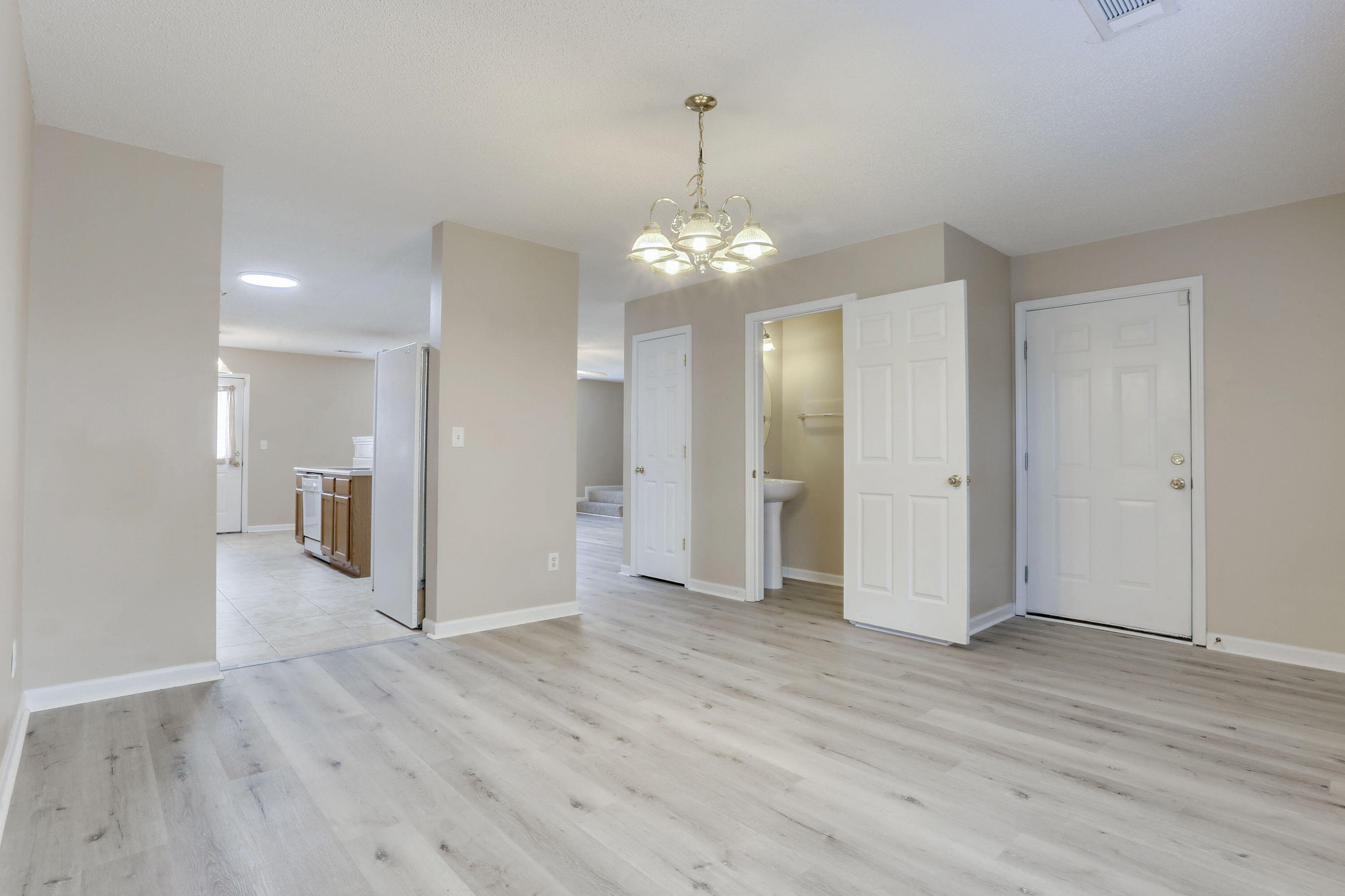 STILLWELL ESTATES - Residential Lease