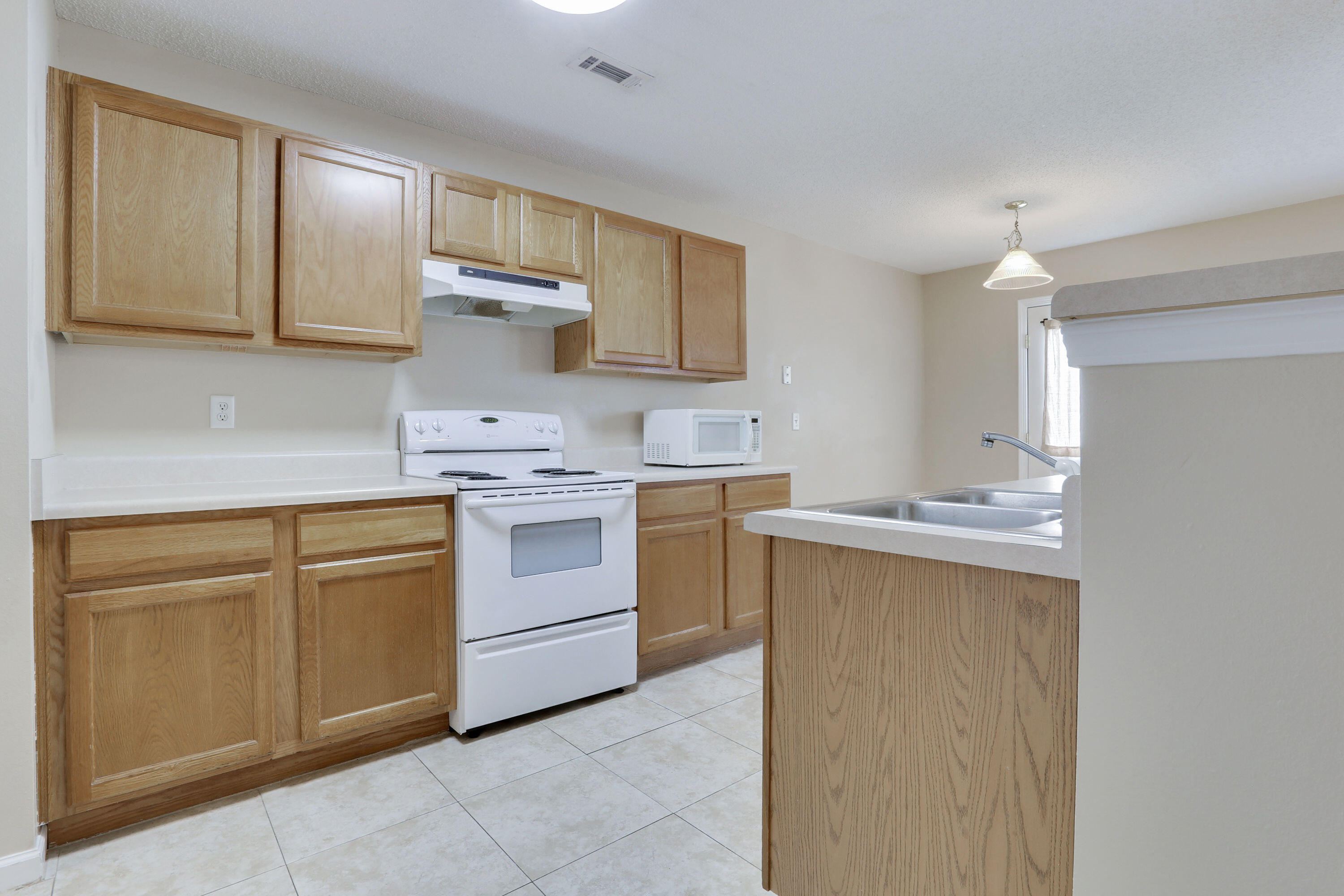 STILLWELL ESTATES - Residential Lease