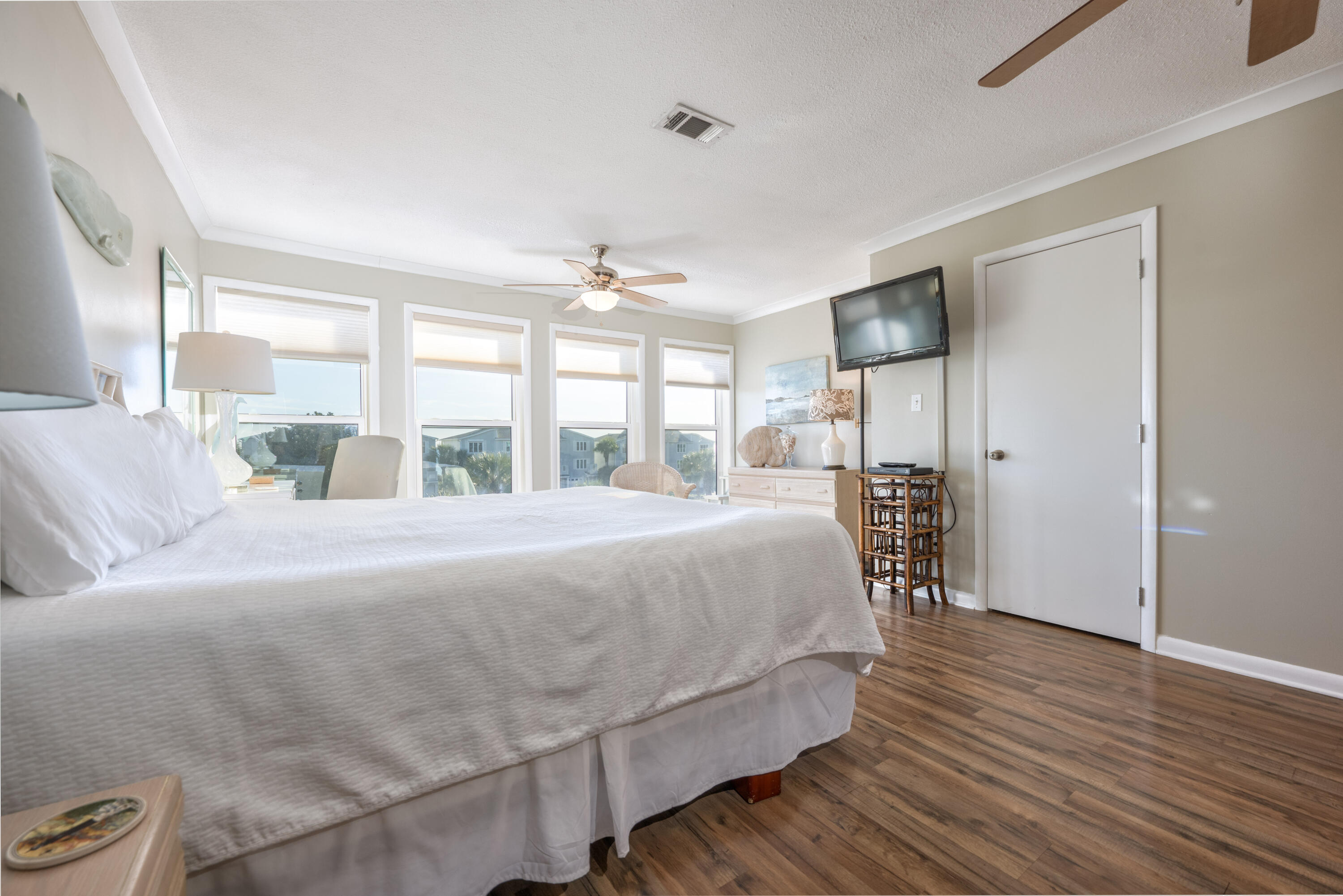 SEAHAUNTS - Residential