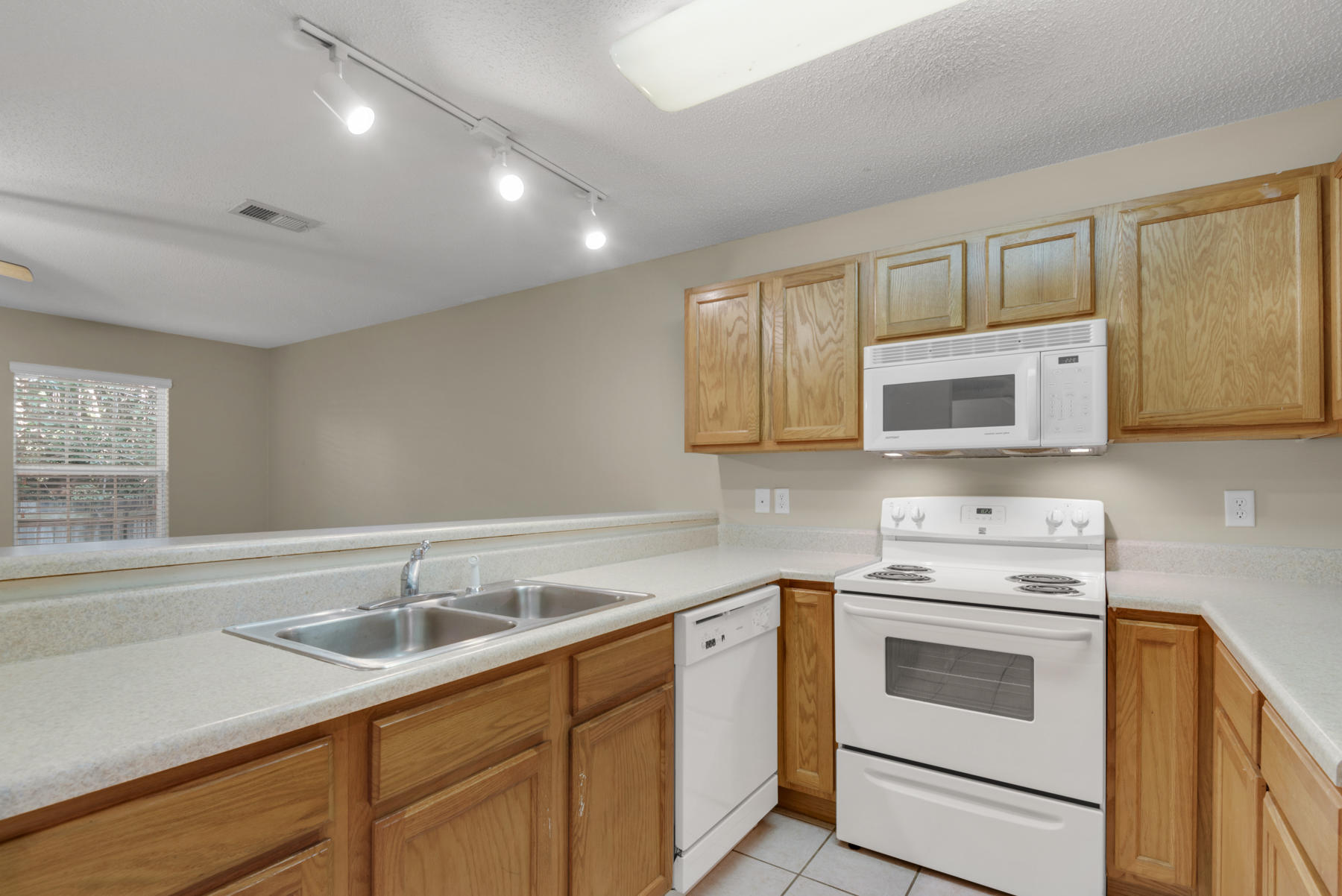 OAK PARK TOWNHOMES - Residential