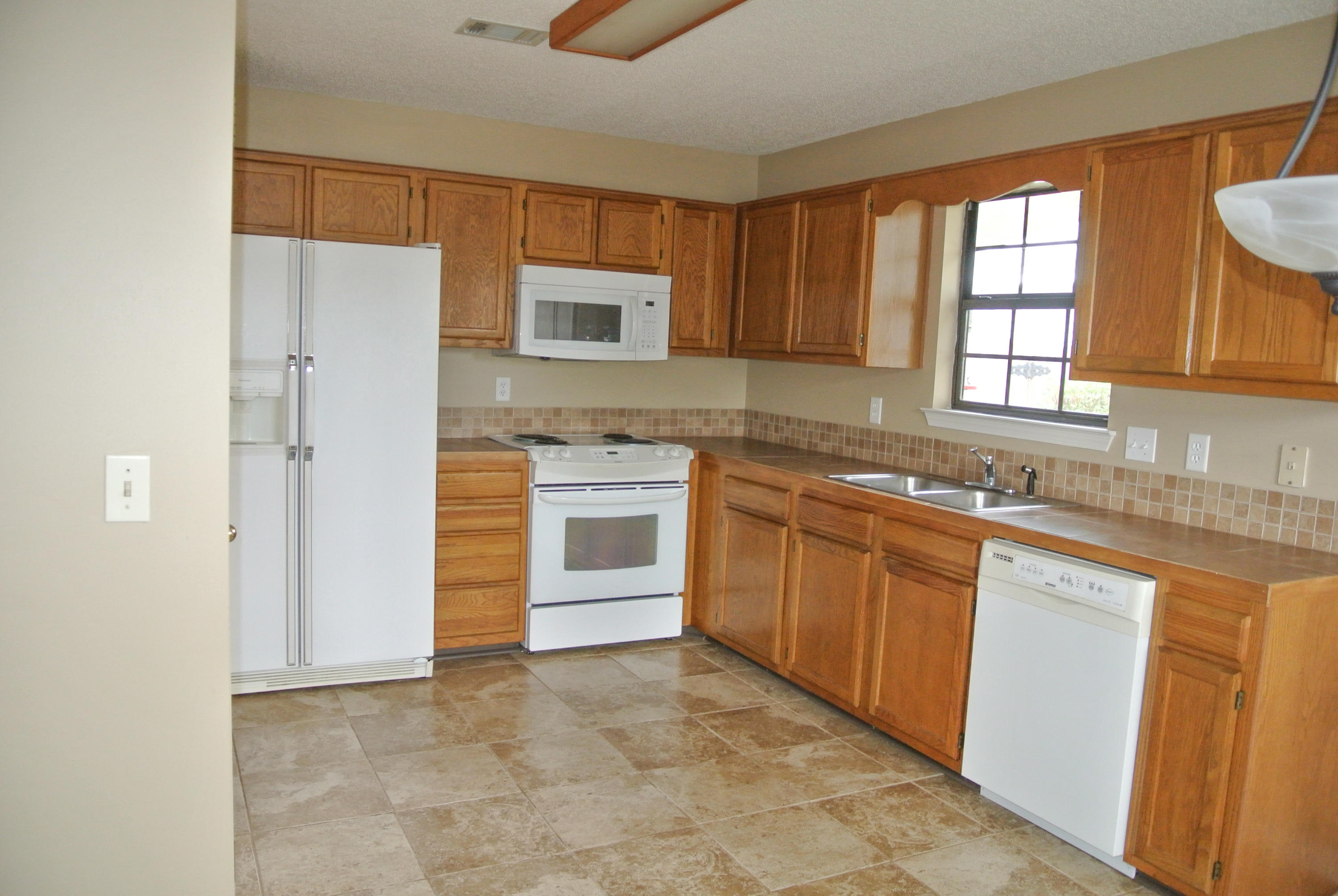 MEADOW WOODS - Residential