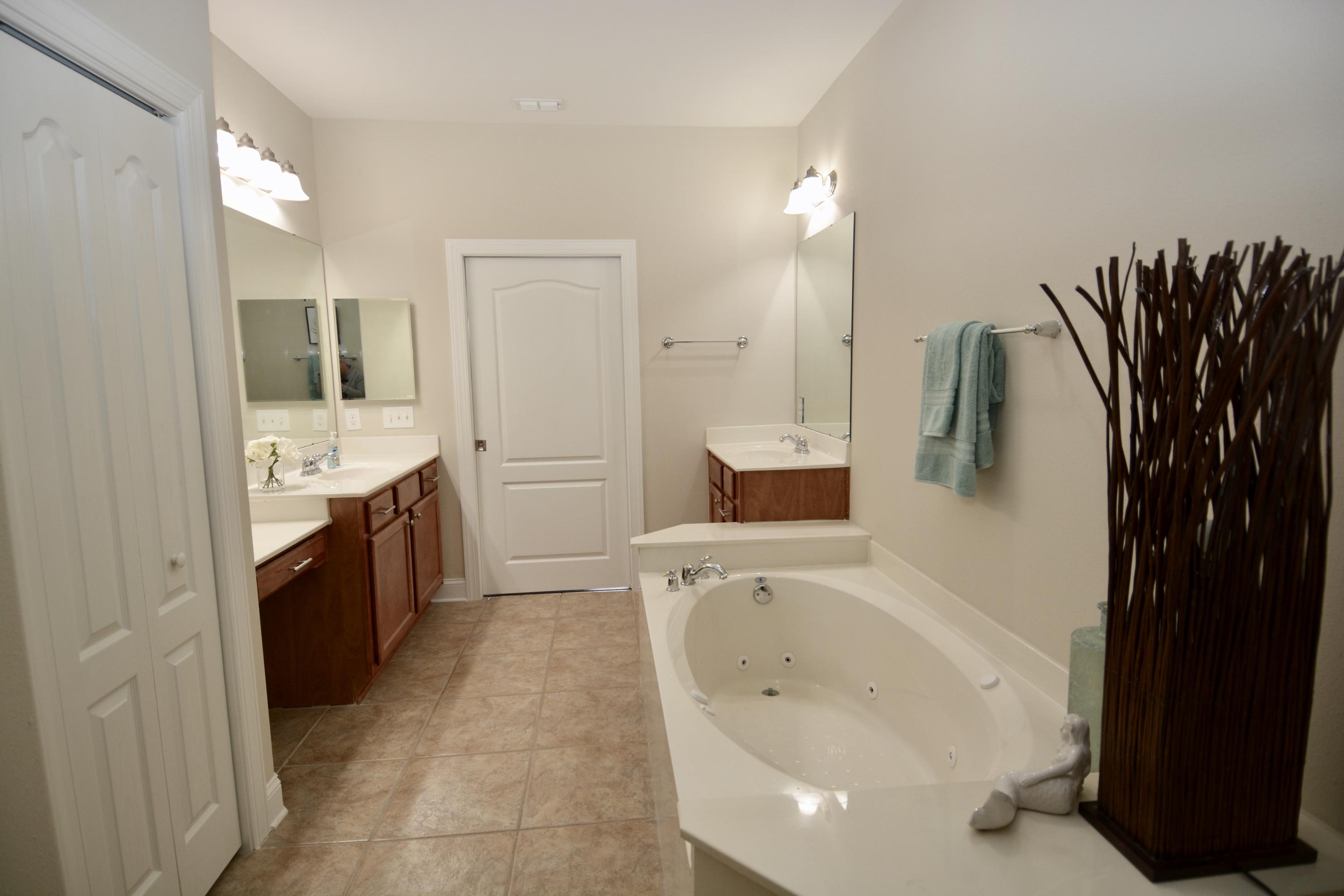 DIAMOND LAKES - Residential