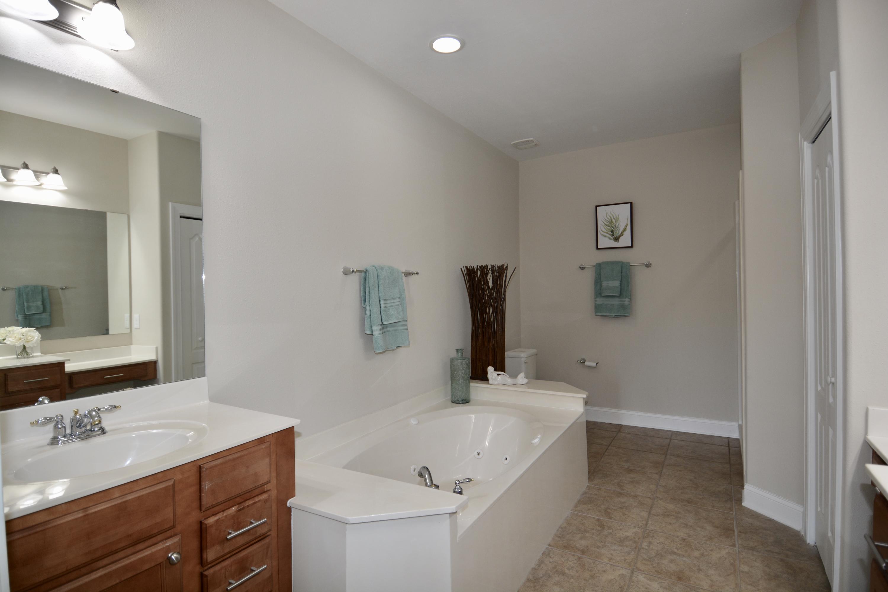 DIAMOND LAKES - Residential