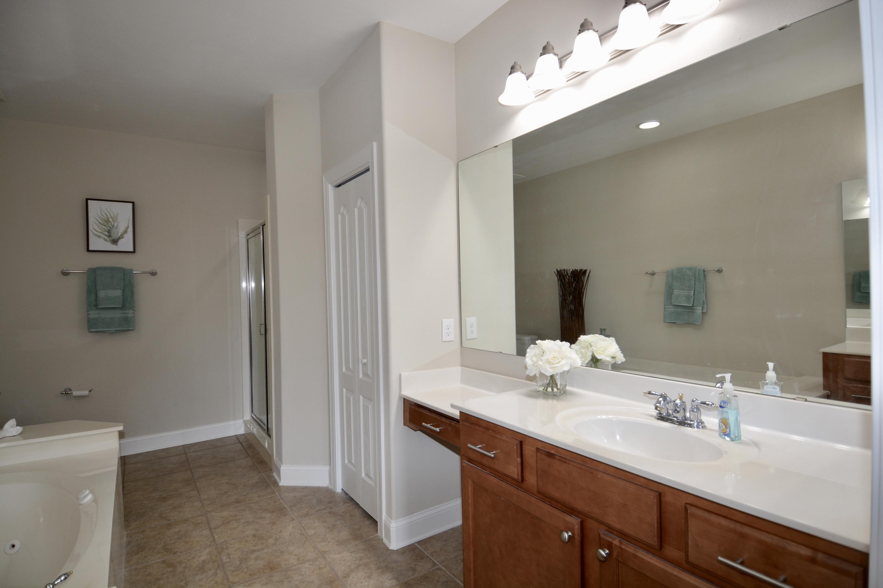 DIAMOND LAKES - Residential