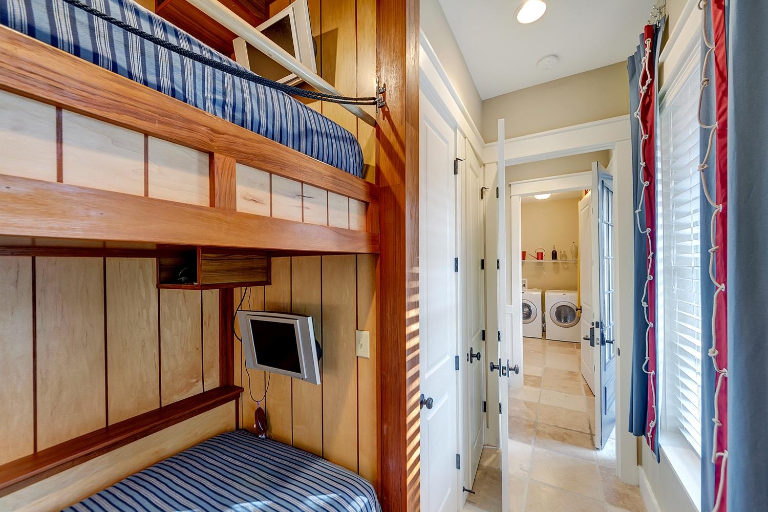 BUNGALOS AT SANDESTIN - Residential