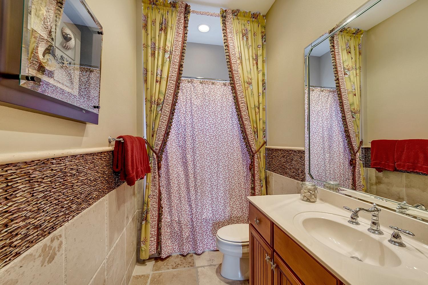 BUNGALOS AT SANDESTIN - Residential