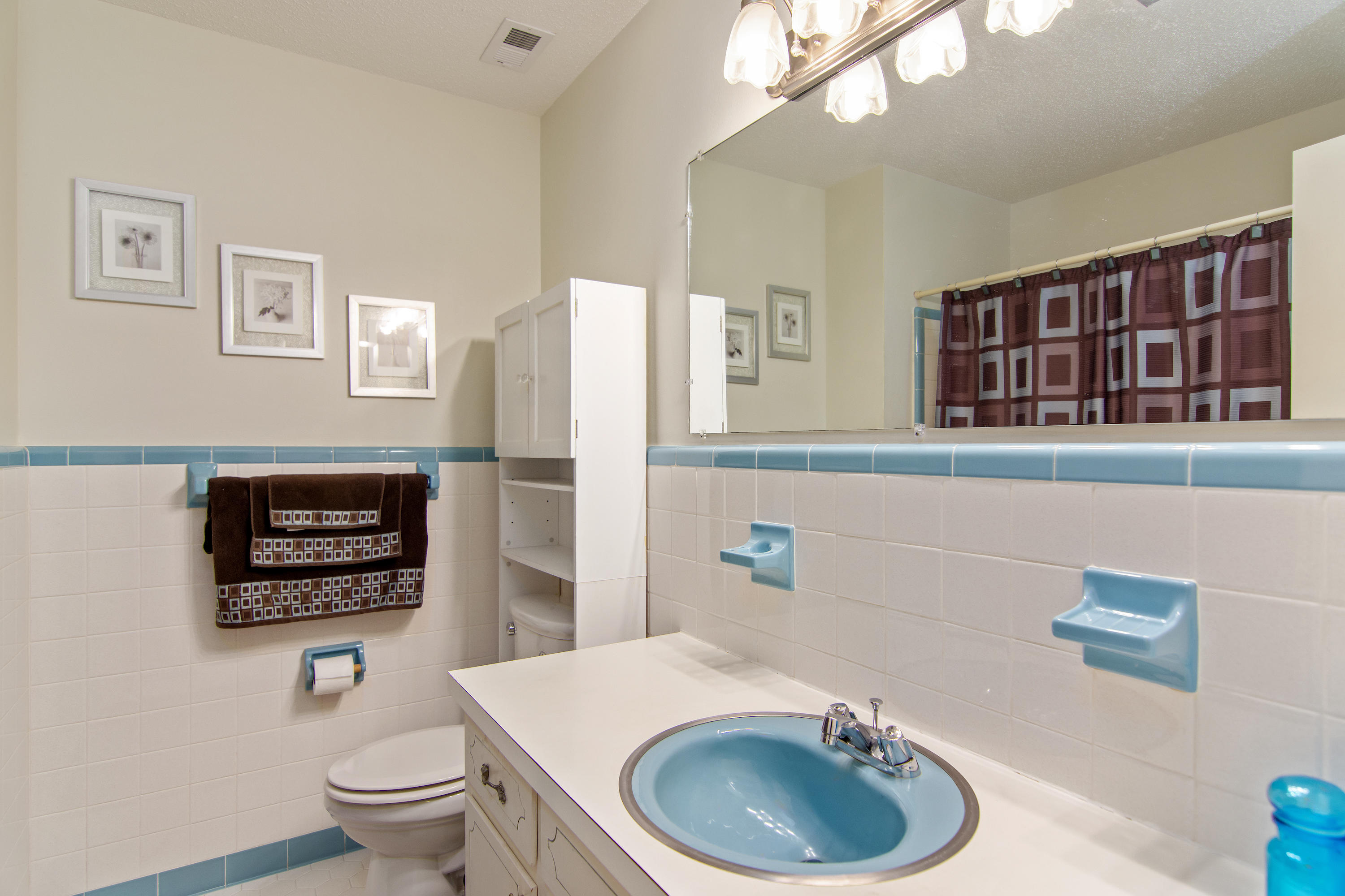 COUNTRY CLUB ESTATES - Residential