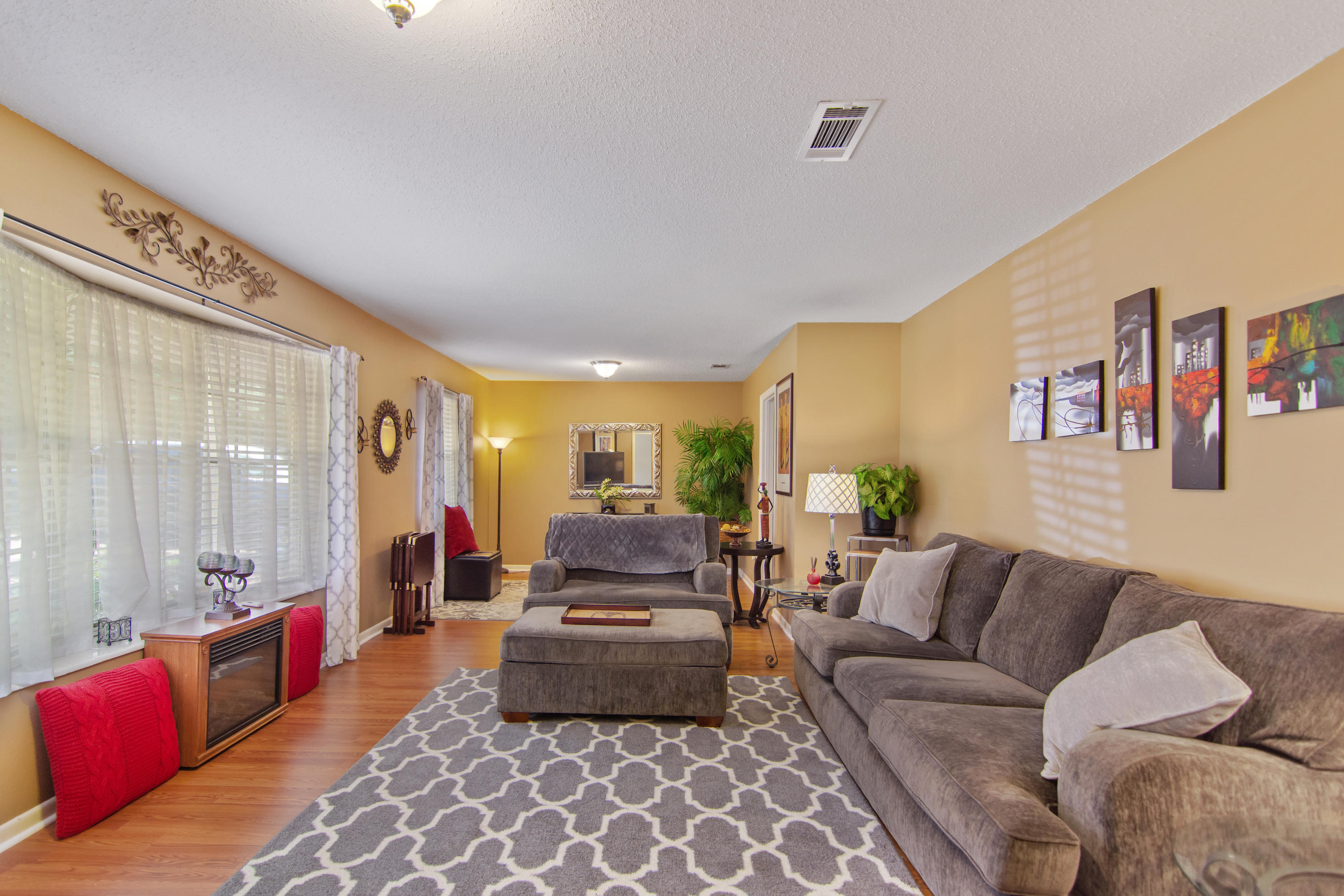 COUNTRY CLUB ESTATES - Residential