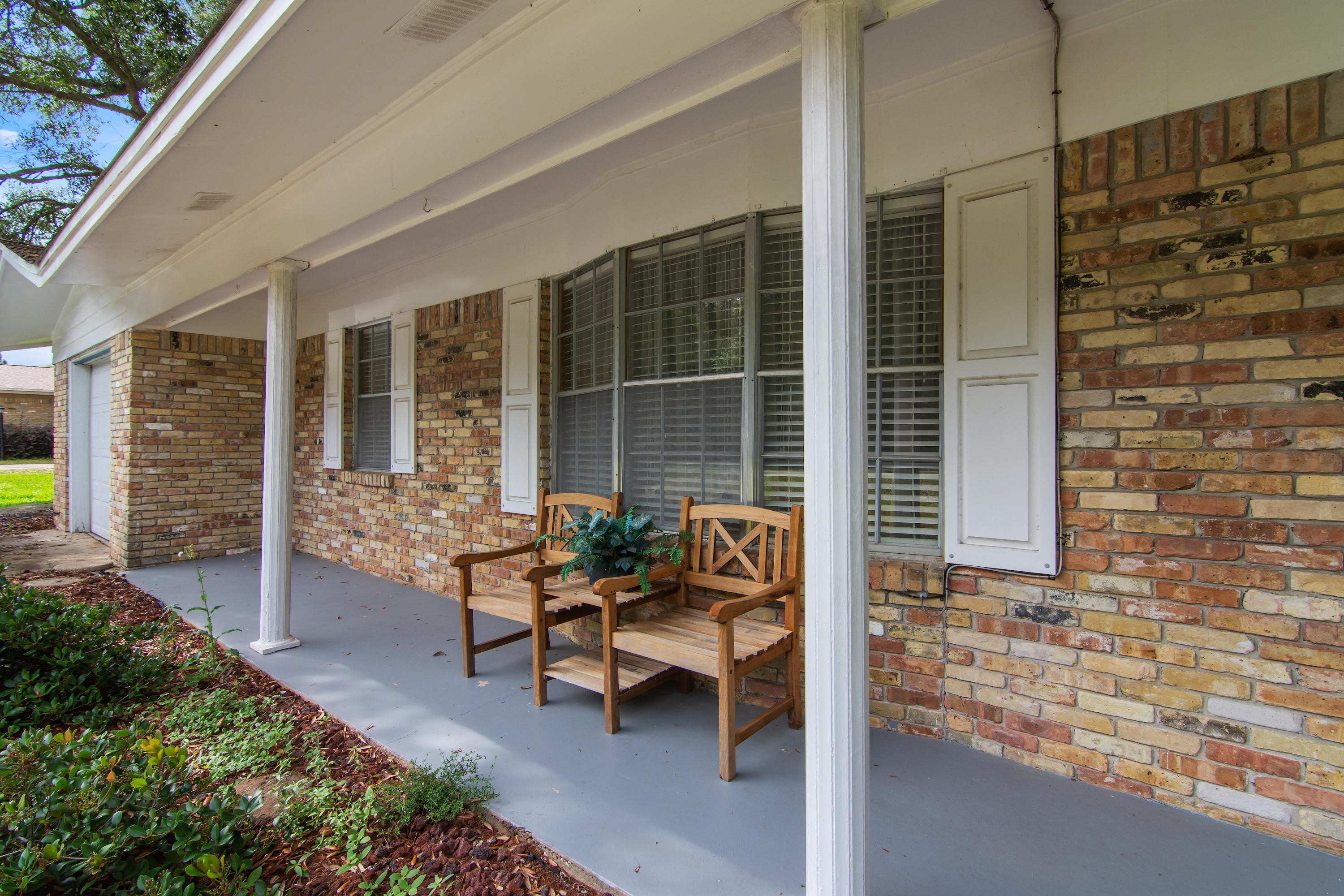 COUNTRY CLUB ESTATES - Residential