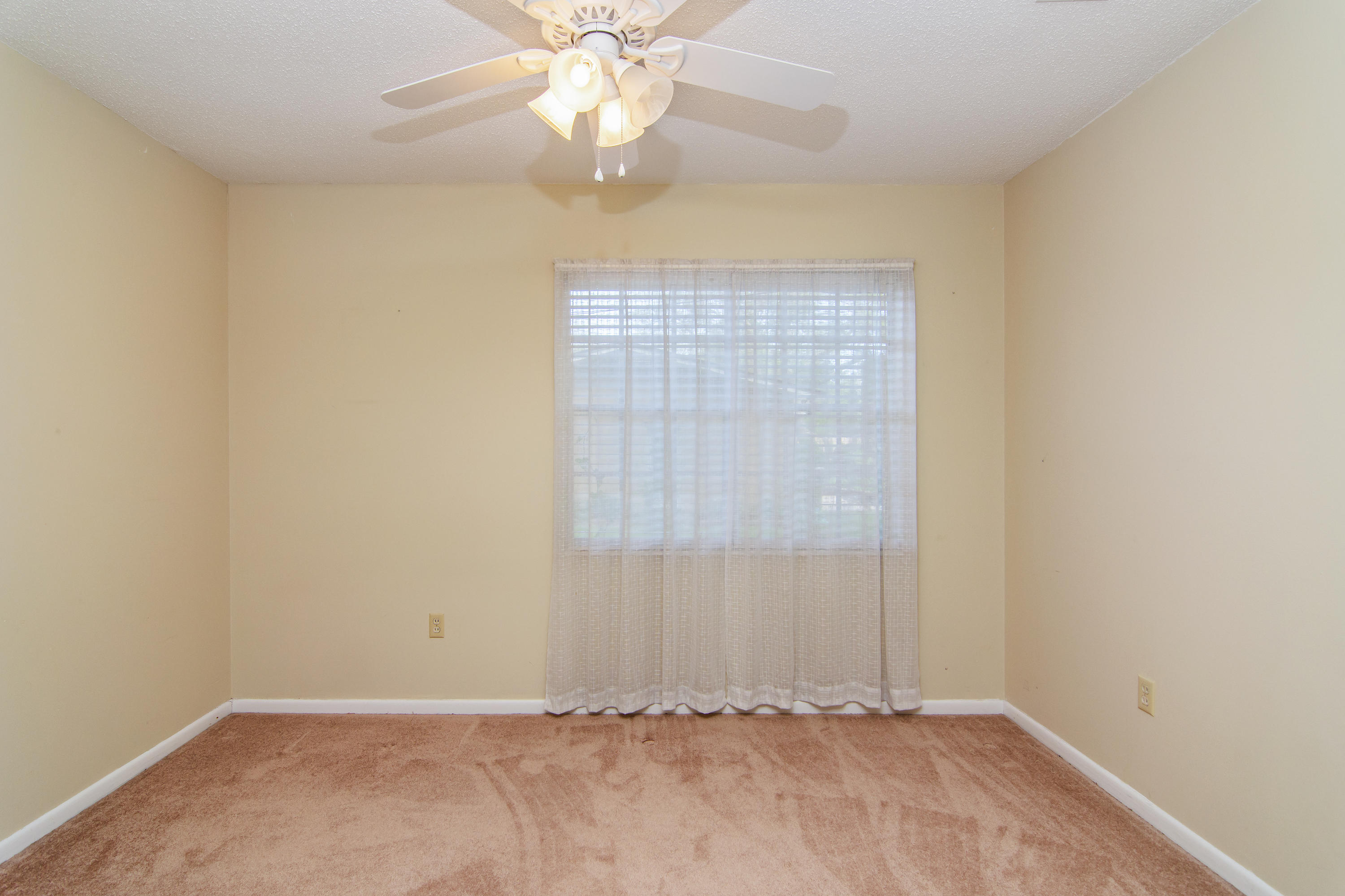 COUNTRY CLUB ESTATES - Residential