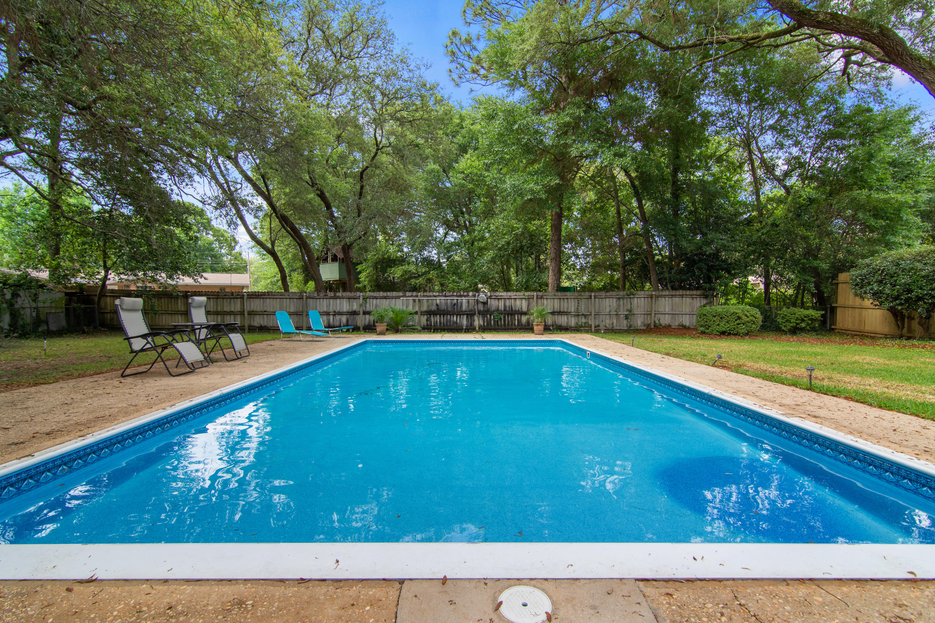 COUNTRY CLUB ESTATES - Residential