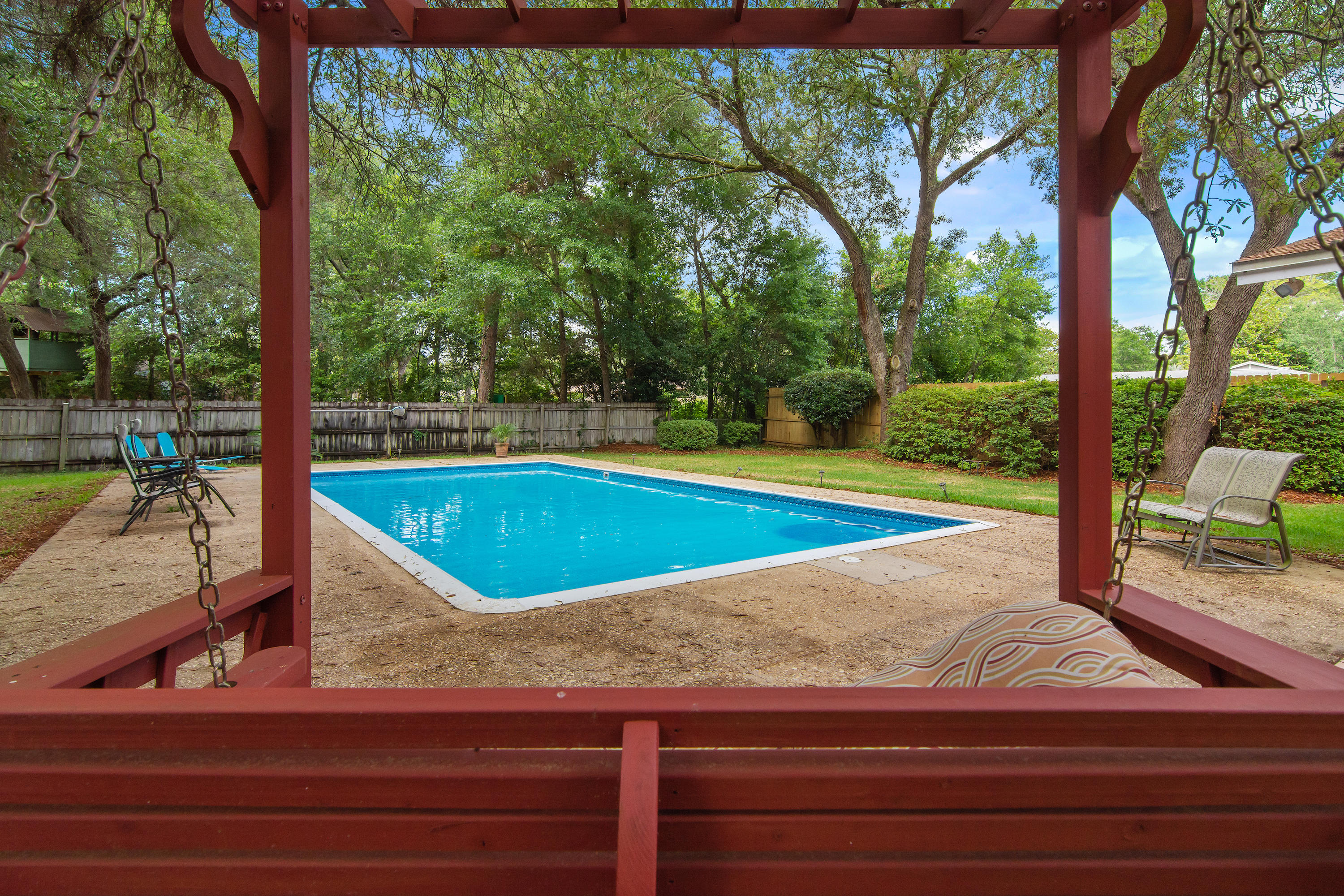 COUNTRY CLUB ESTATES - Residential