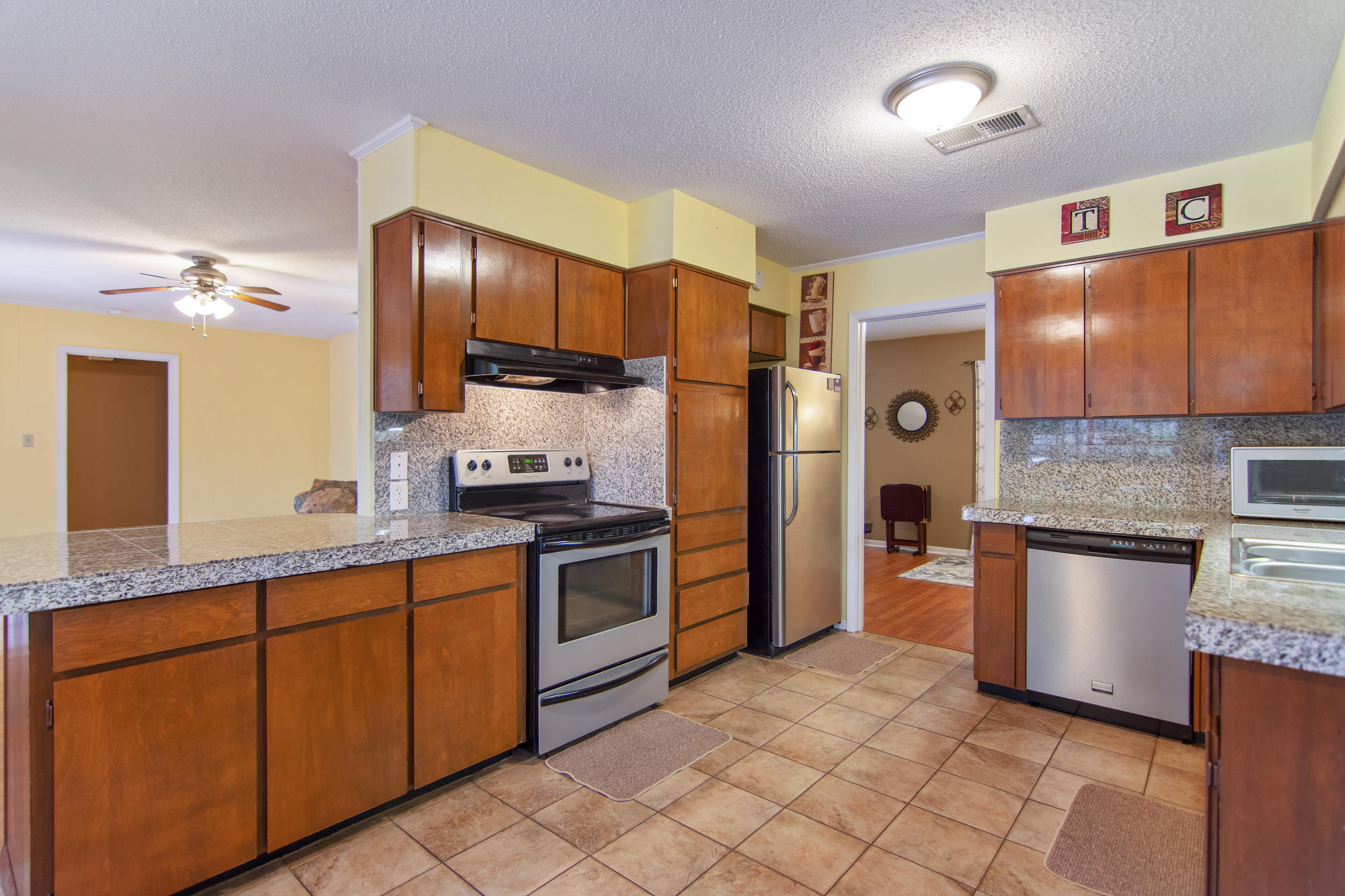 COUNTRY CLUB ESTATES - Residential