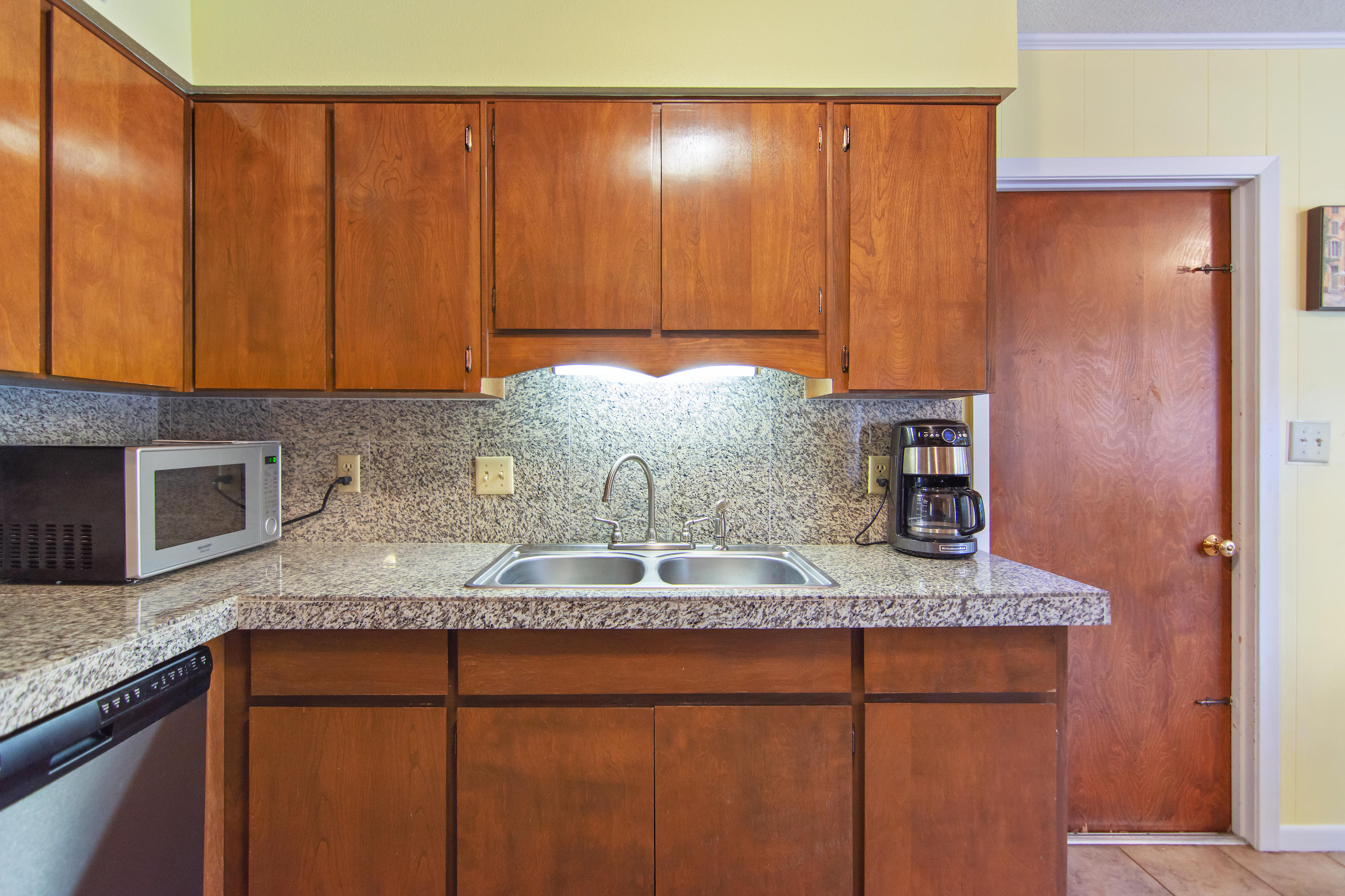 COUNTRY CLUB ESTATES - Residential