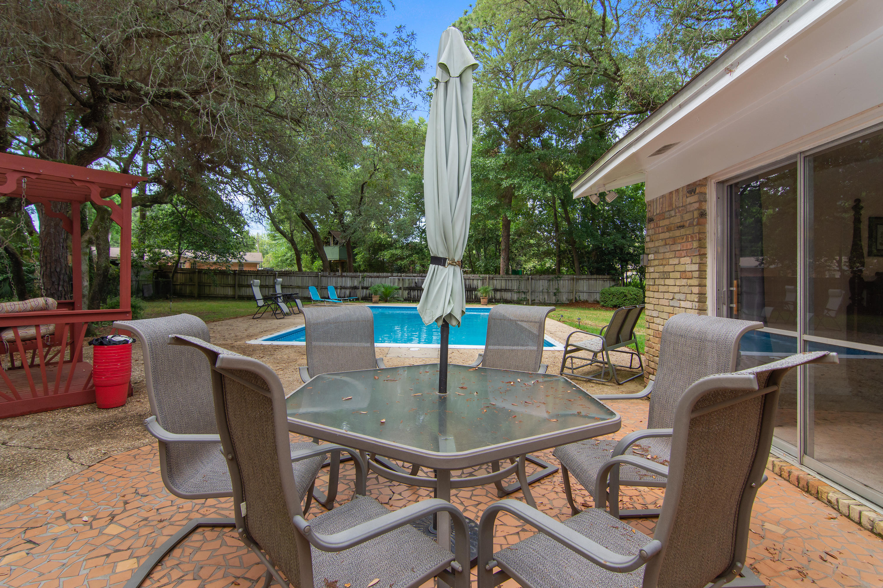 COUNTRY CLUB ESTATES - Residential