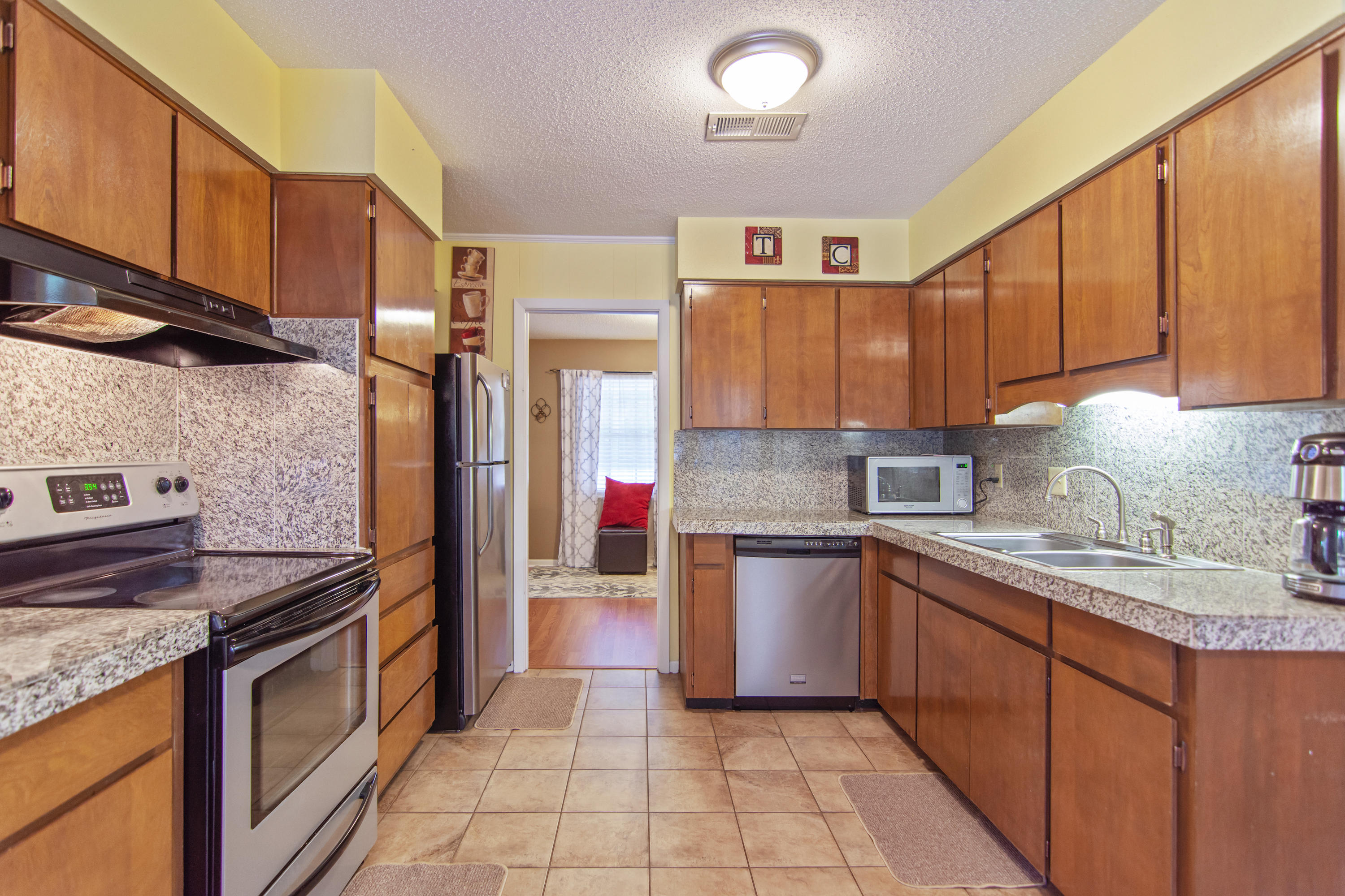 COUNTRY CLUB ESTATES - Residential