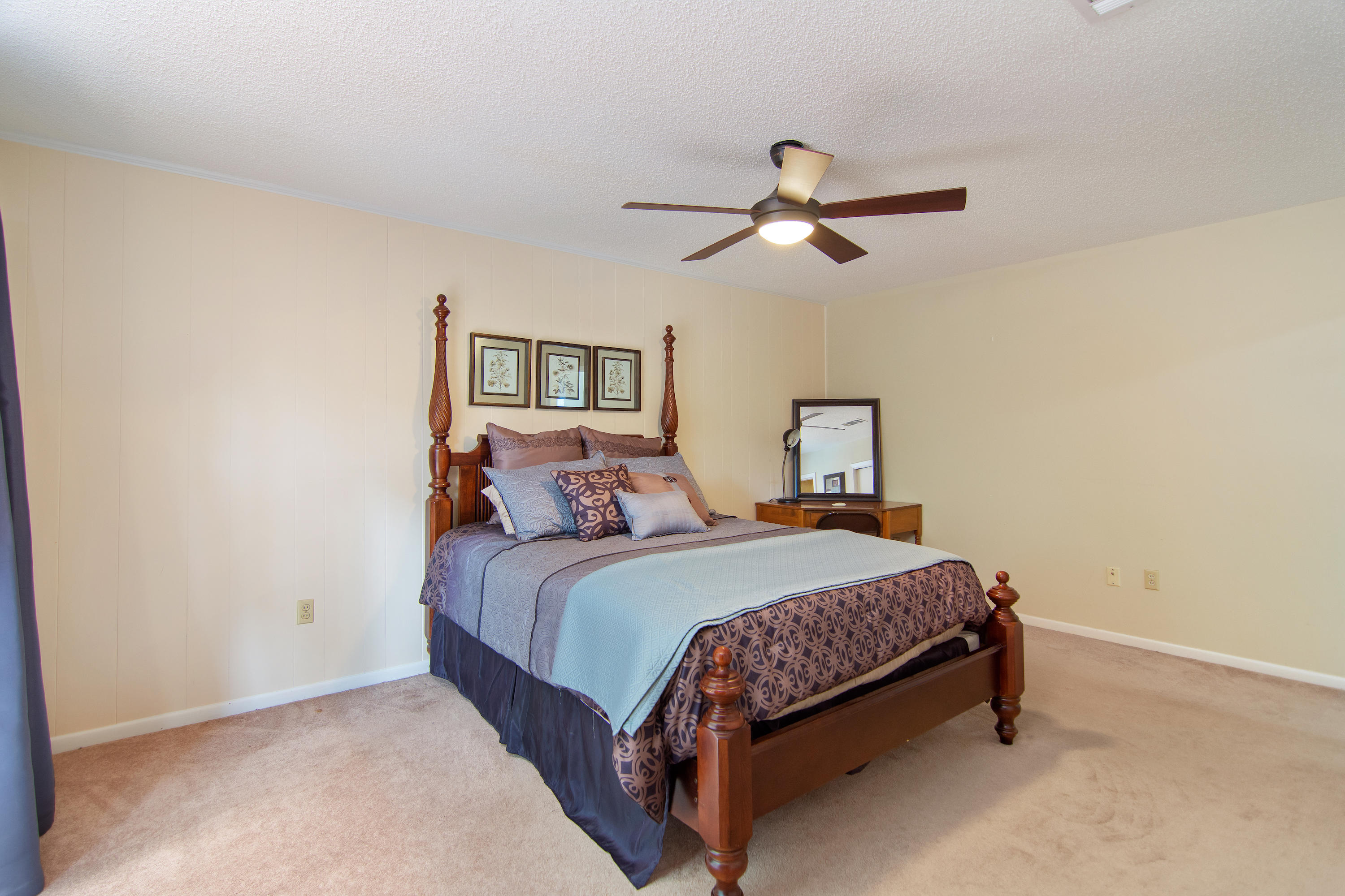 COUNTRY CLUB ESTATES - Residential