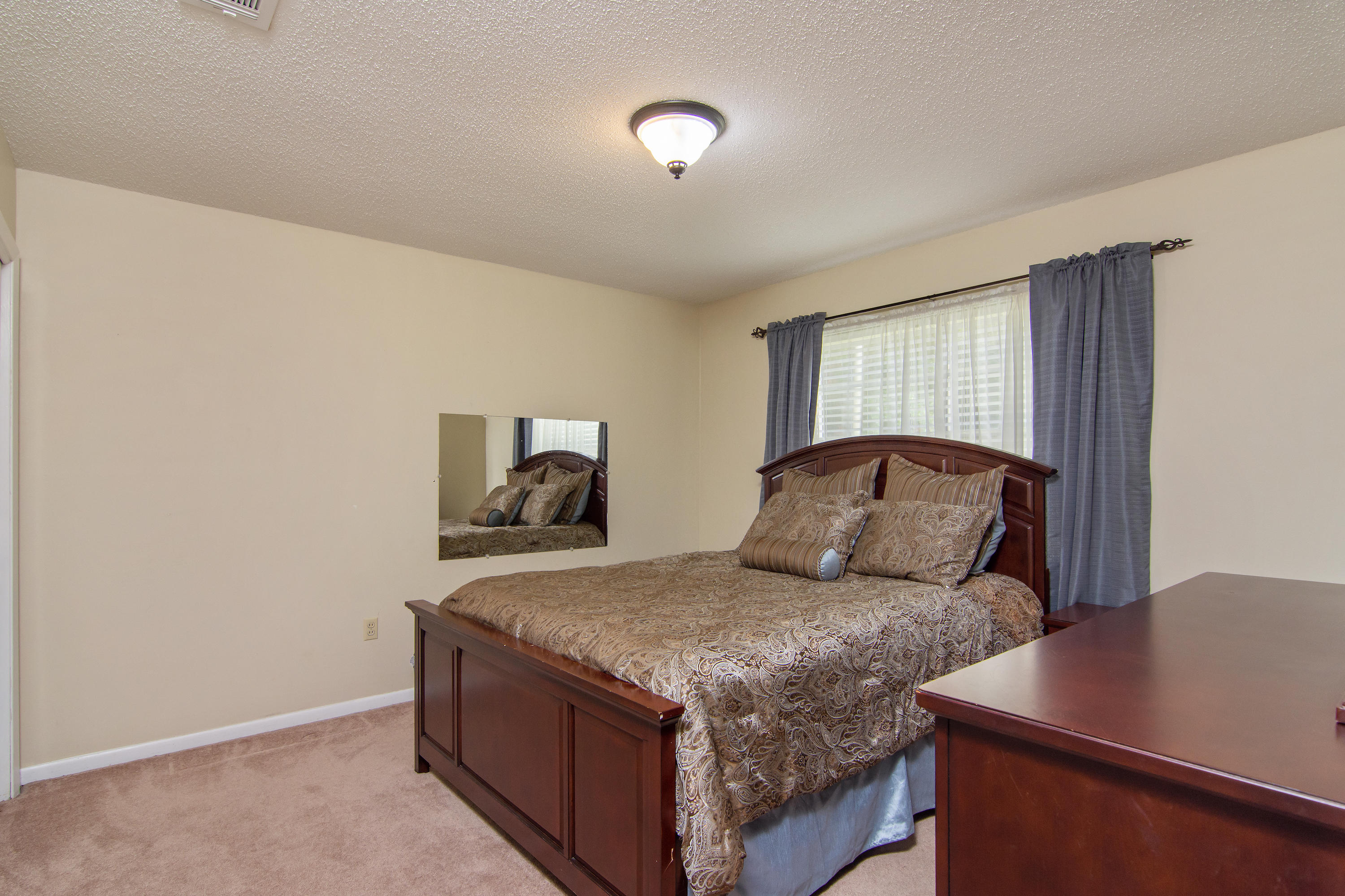 COUNTRY CLUB ESTATES - Residential