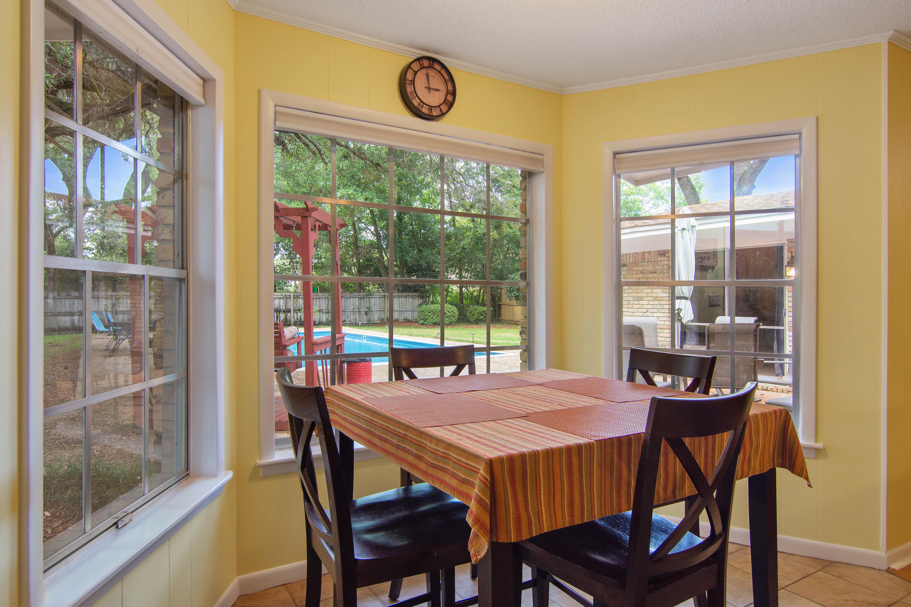 COUNTRY CLUB ESTATES - Residential