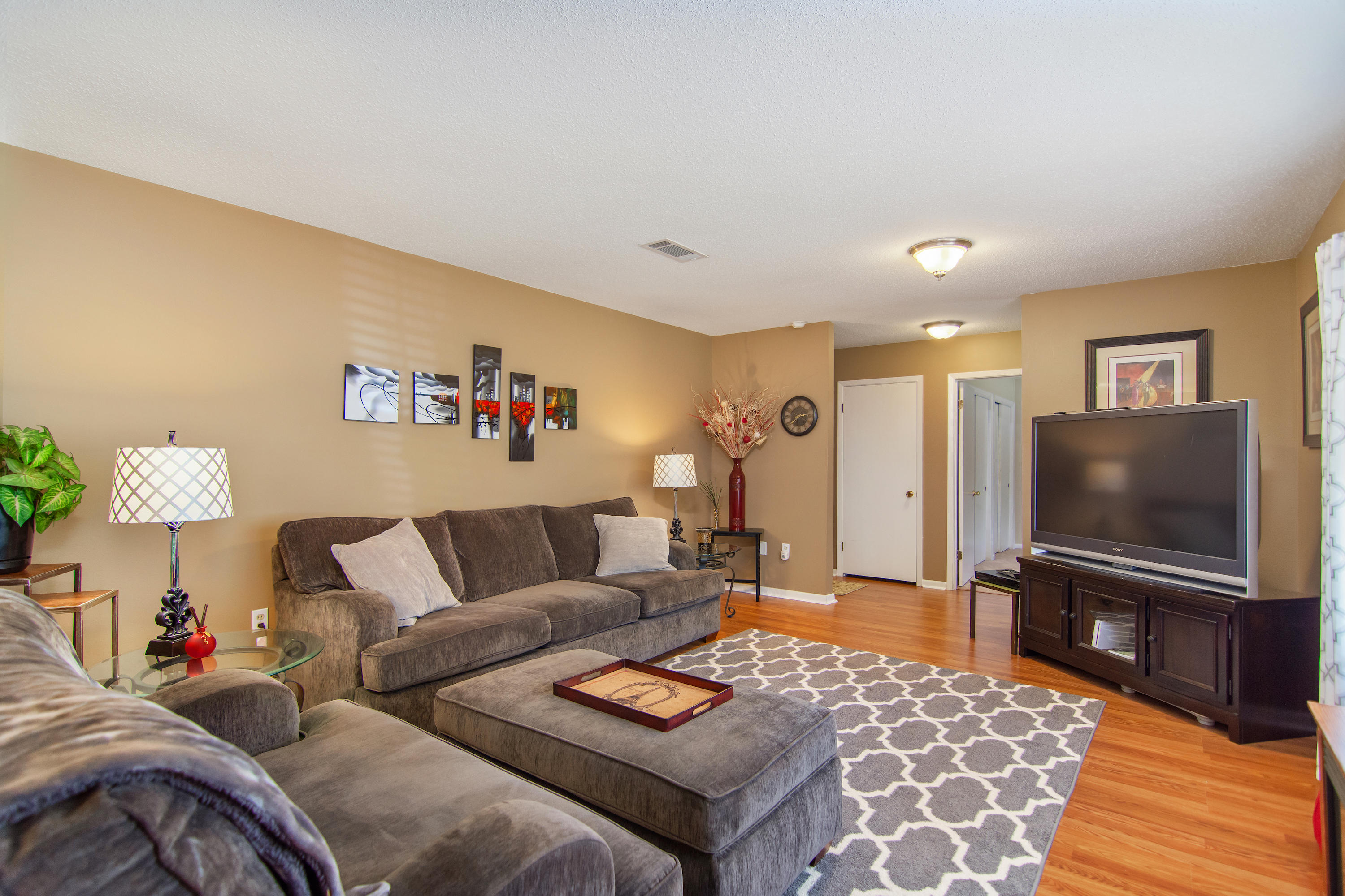 COUNTRY CLUB ESTATES - Residential