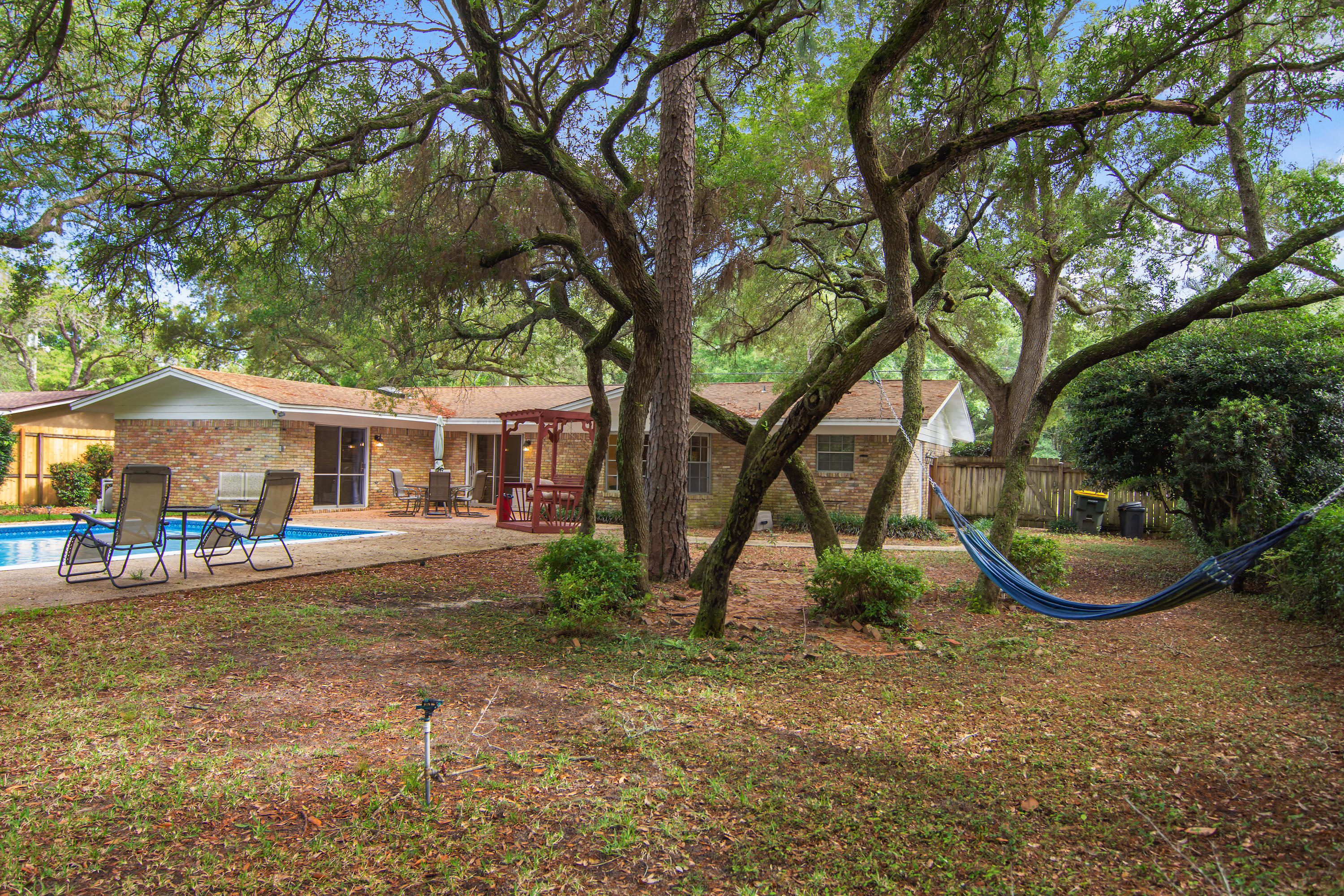 COUNTRY CLUB ESTATES - Residential