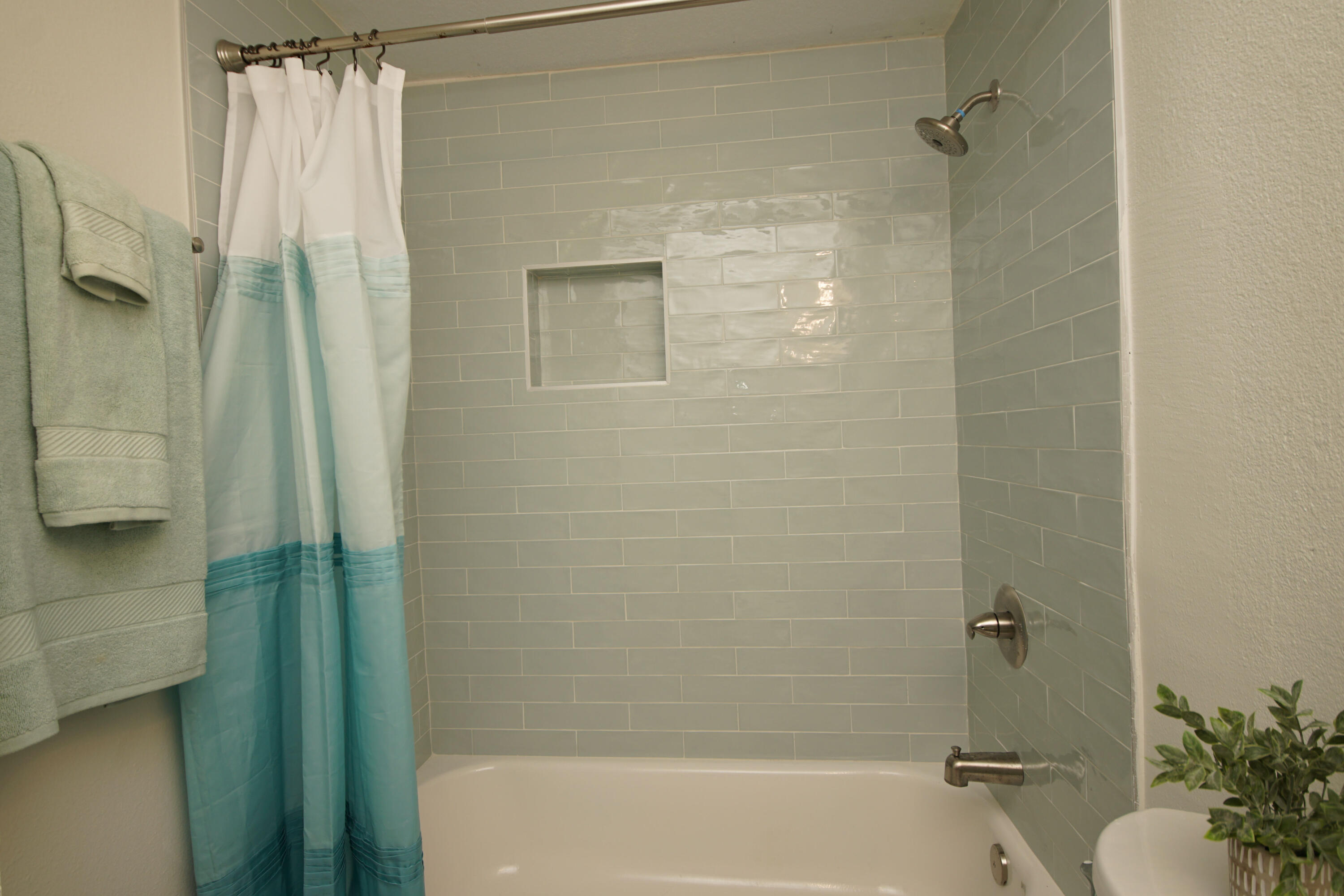 LINCOLN BAYOU PATIO HOMES - Residential