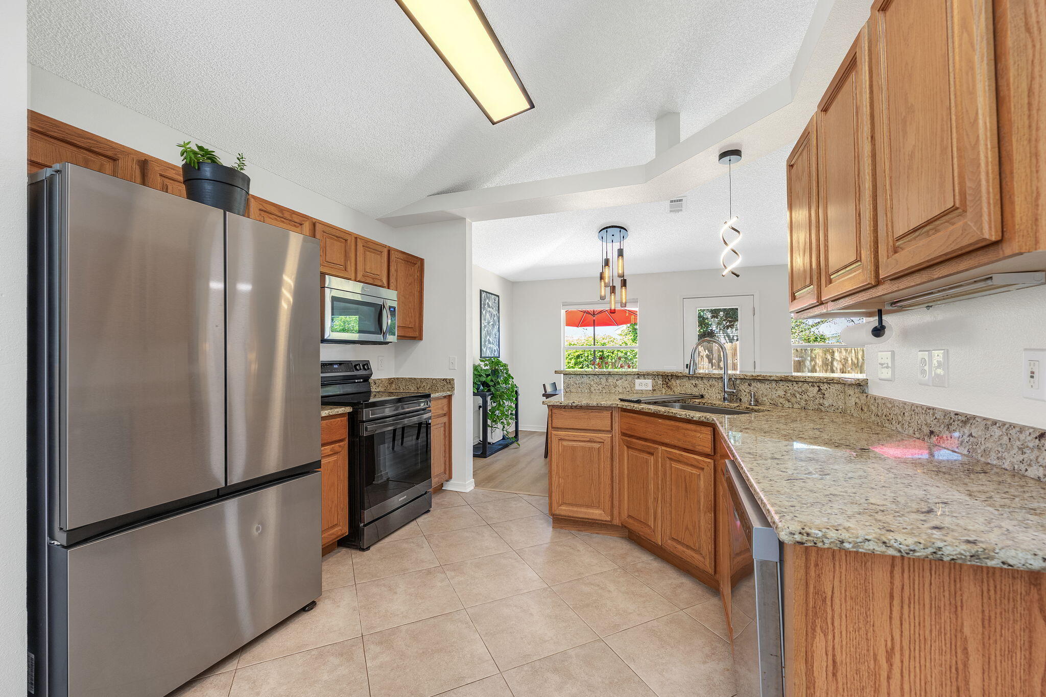 LIGHTHOUSE POINTE UNIT 3 - Residential