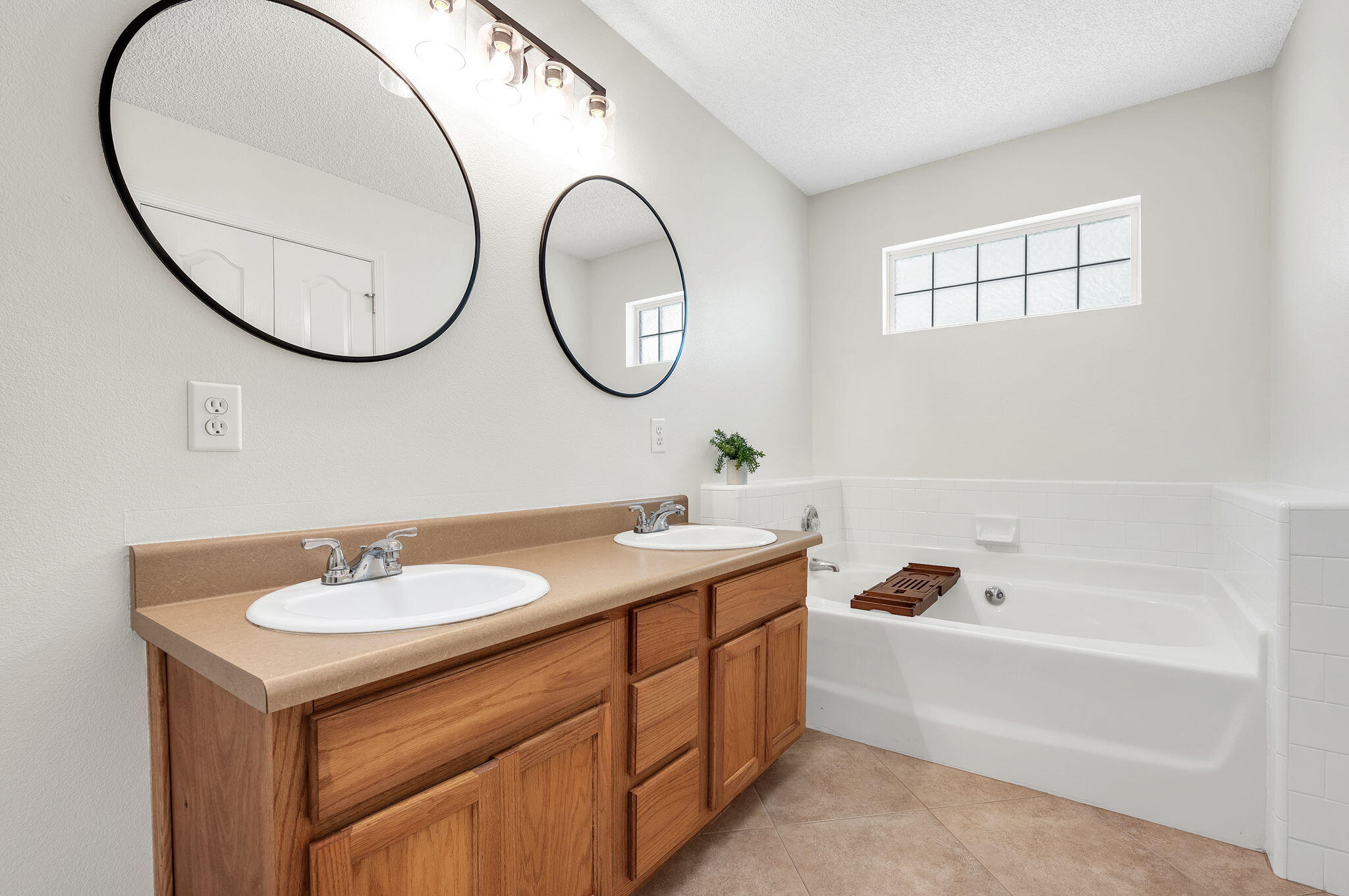 LIGHTHOUSE POINTE UNIT 3 - Residential