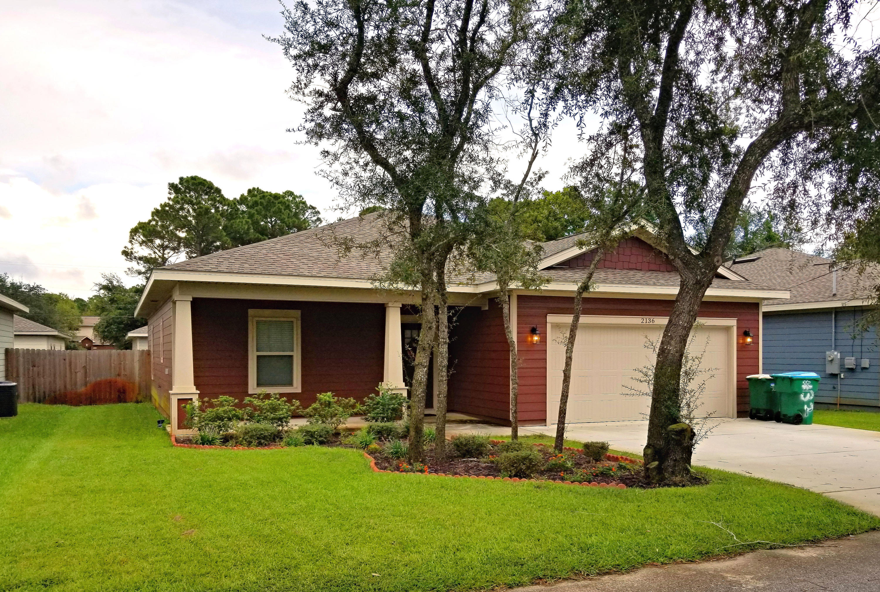 CRESCENT SHORES - Residential