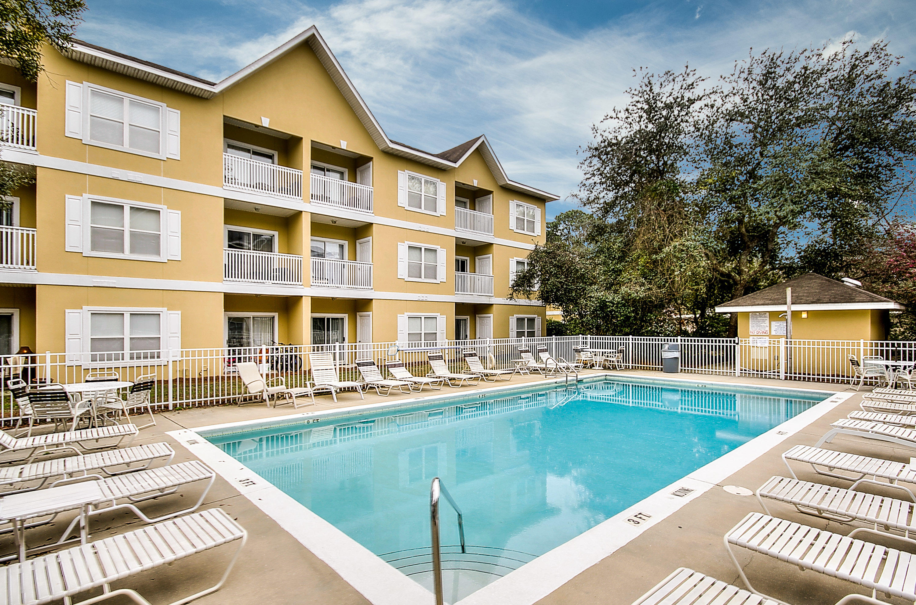 HERONS WATCH CONDO PH 4 - Residential