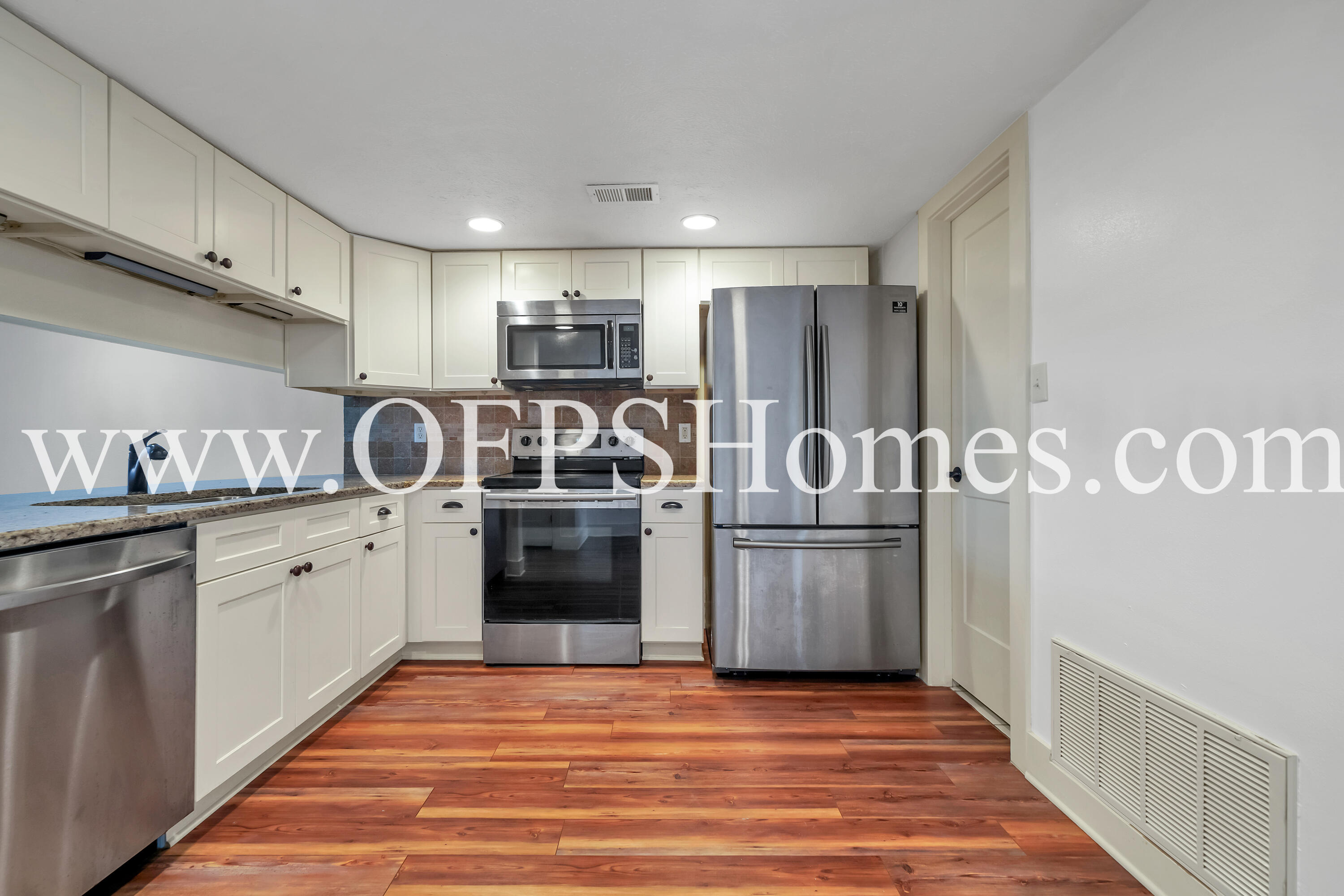 CHATELAINE ESTATES S/D - Residential Lease