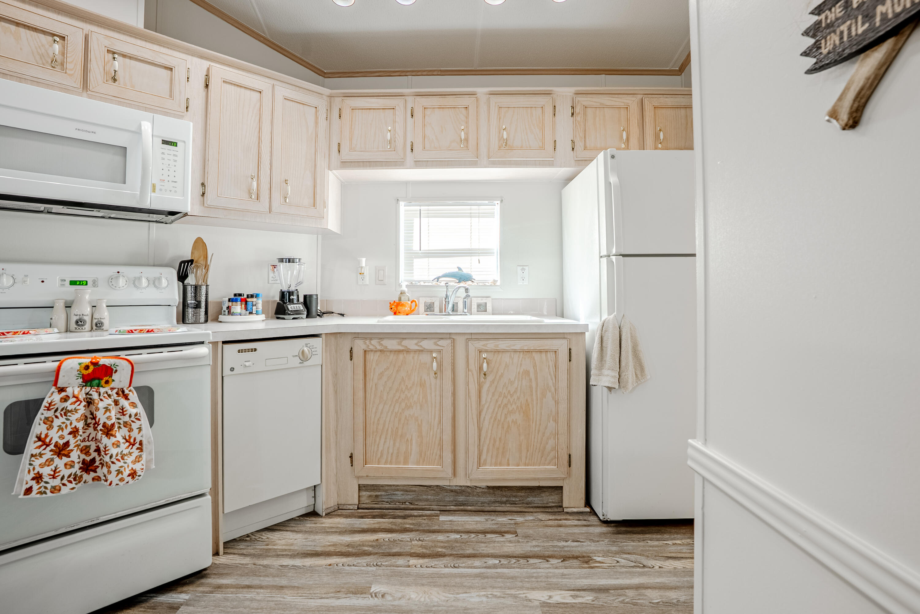 EMERALD POINTE RESORT - Residential