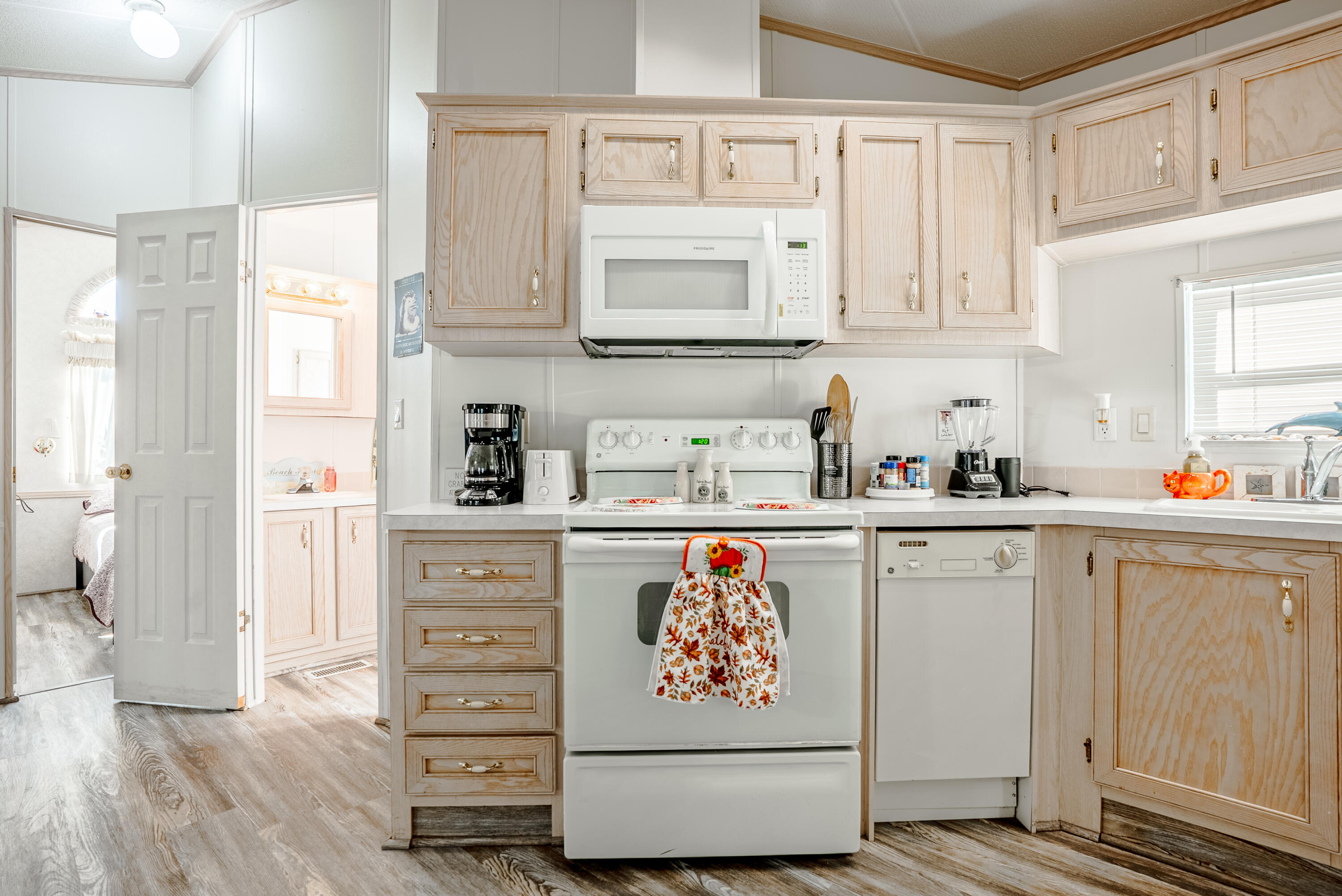 EMERALD POINTE RESORT - Residential